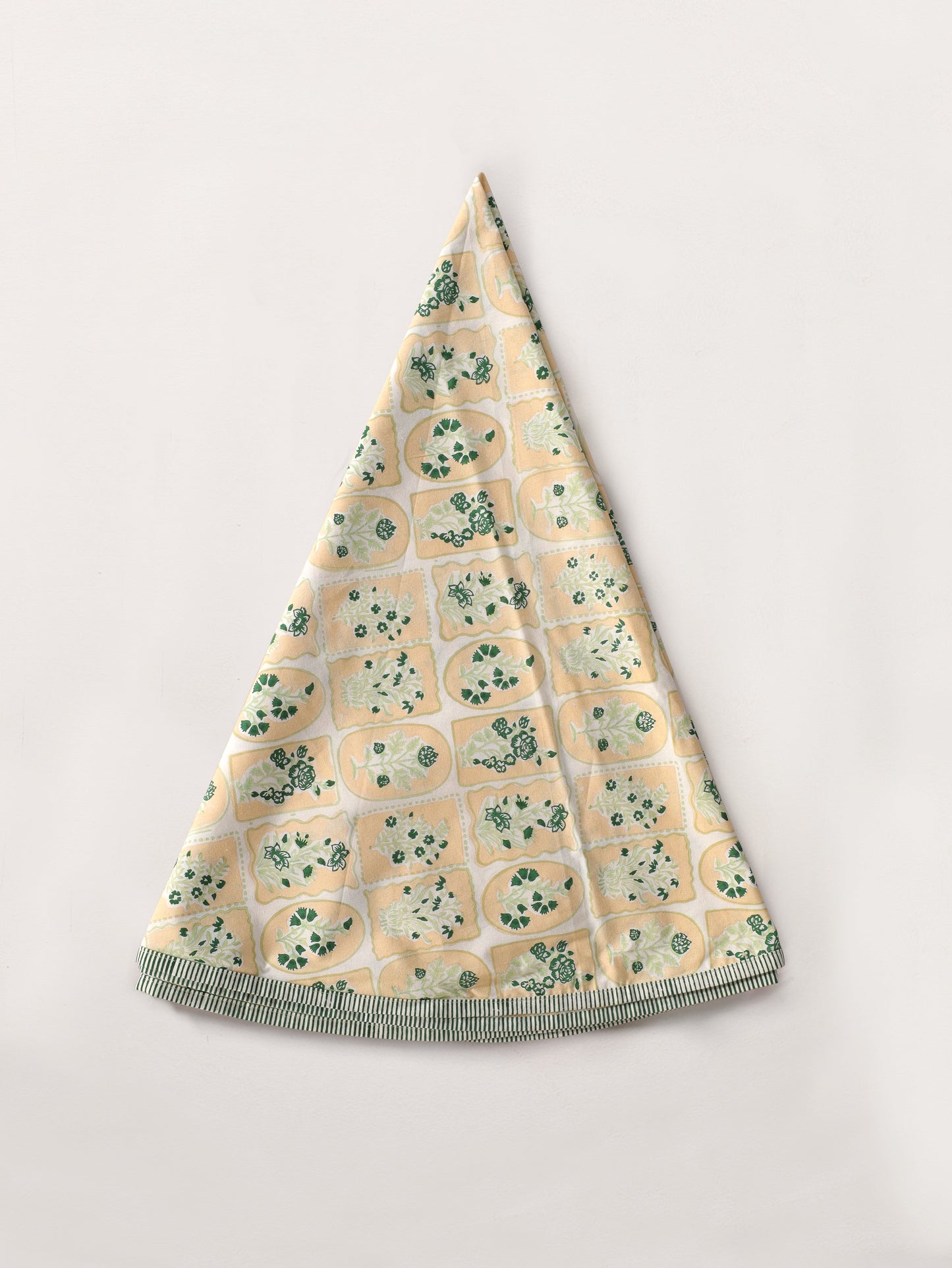 Green parrot and yellow motif tiles round table cover