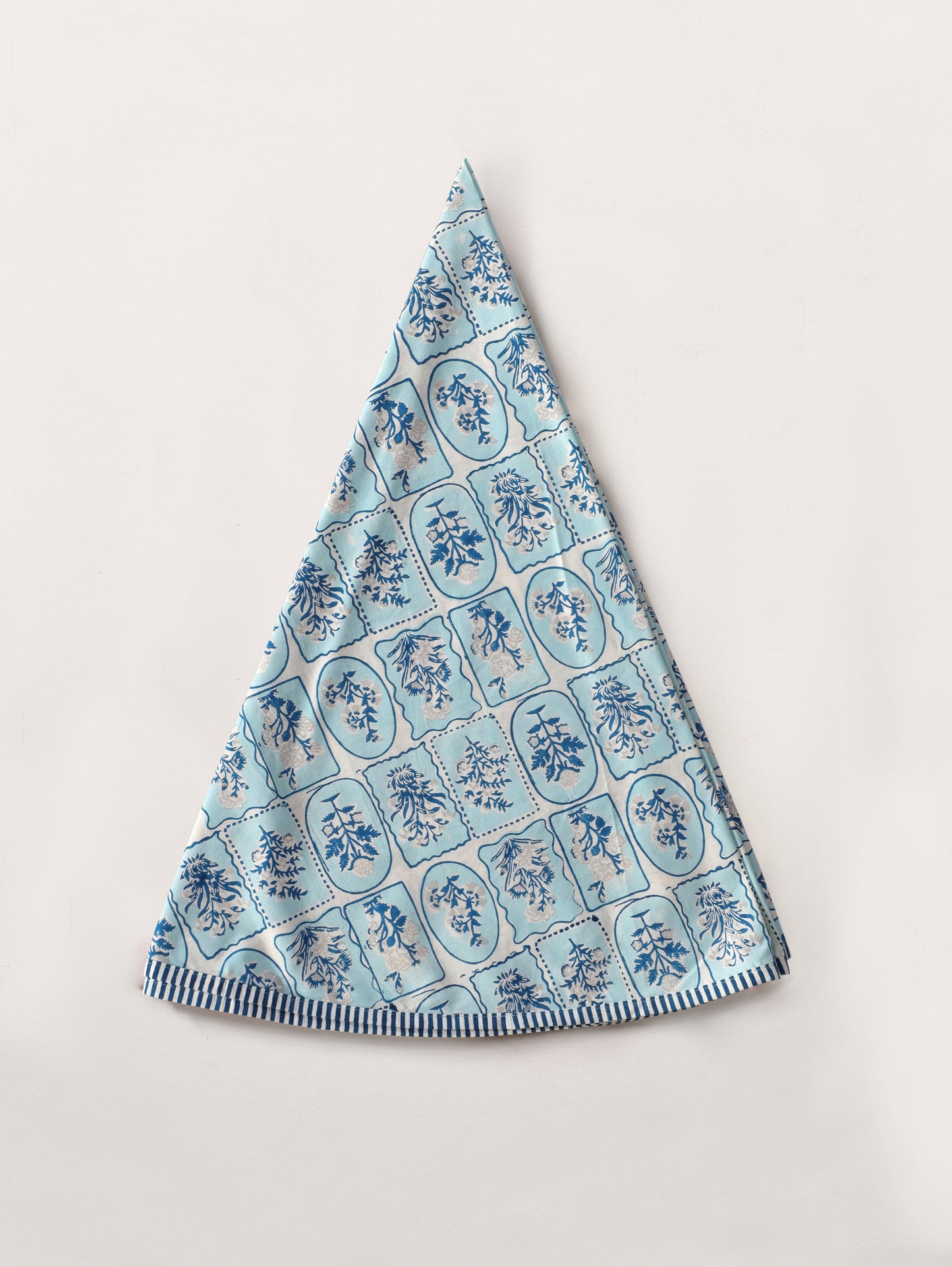 Navy blue and grey motif tiles round table cover