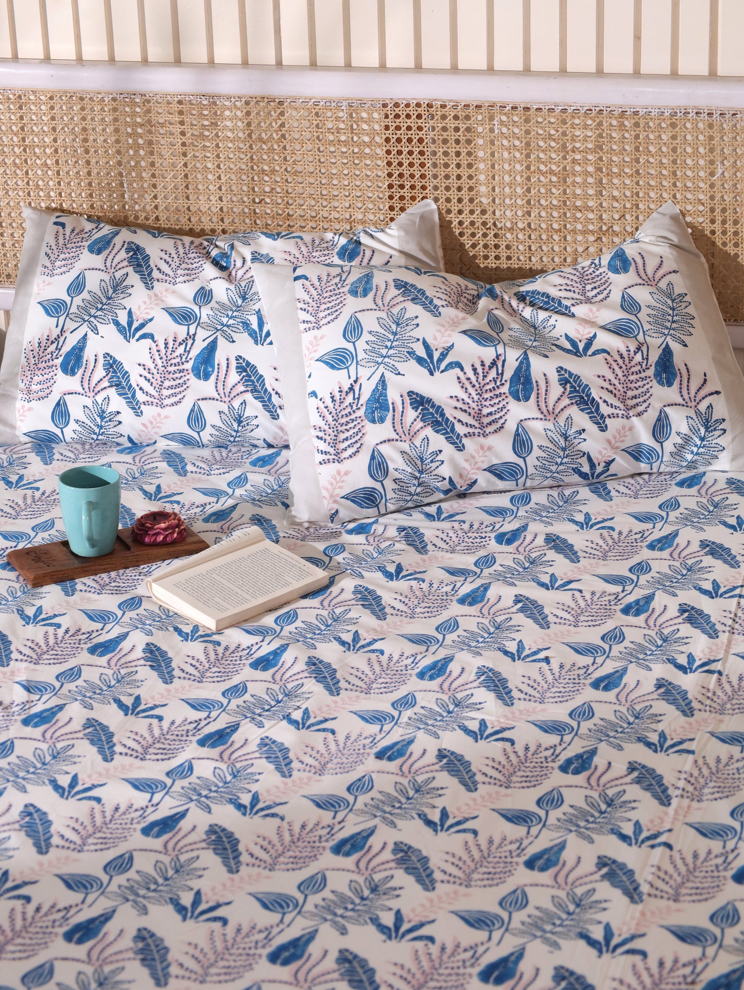 Blue and pink forest garden bedsheet set