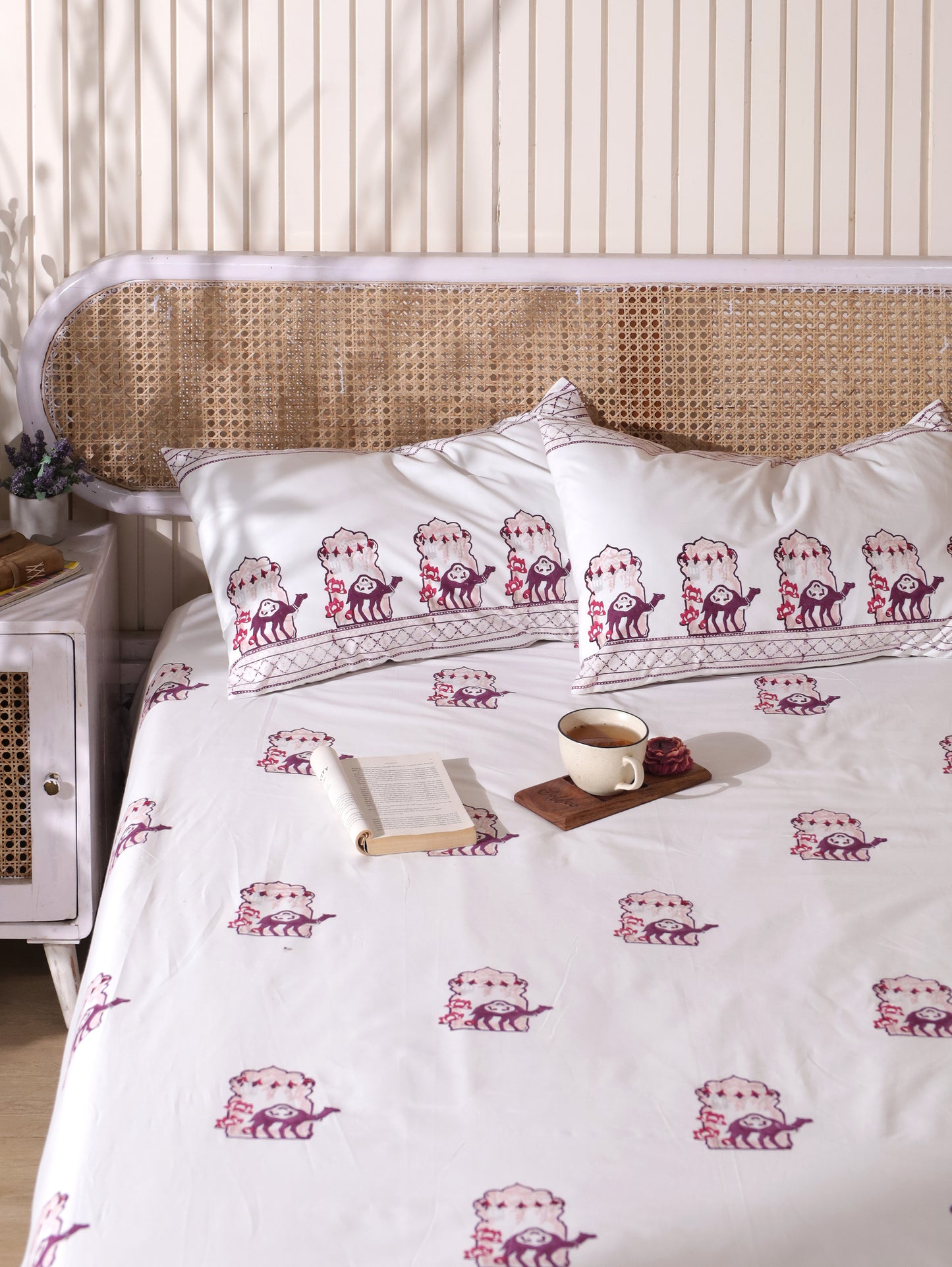 Lilac and maroon jharokha motif bedsheet set