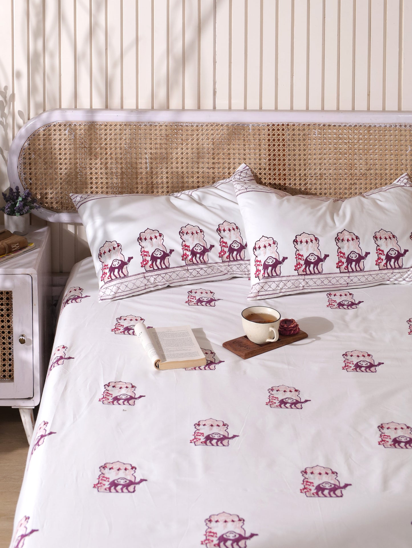 Lilac and maroon jharokha motif fitted bedsheet set