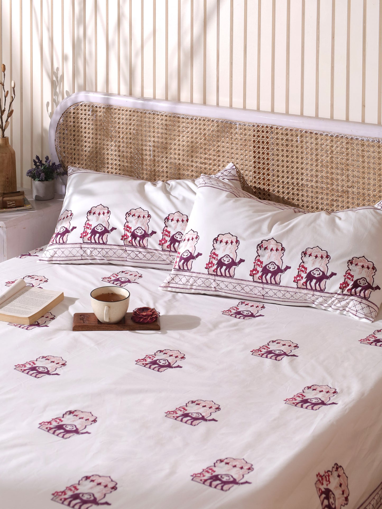 Lilac and maroon jharokha motif bedsheet set