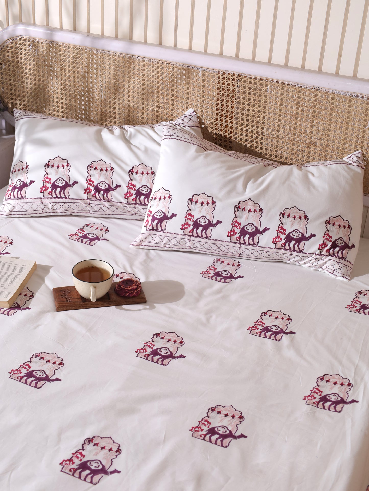 Lilac and maroon jharokha motif bedsheet set