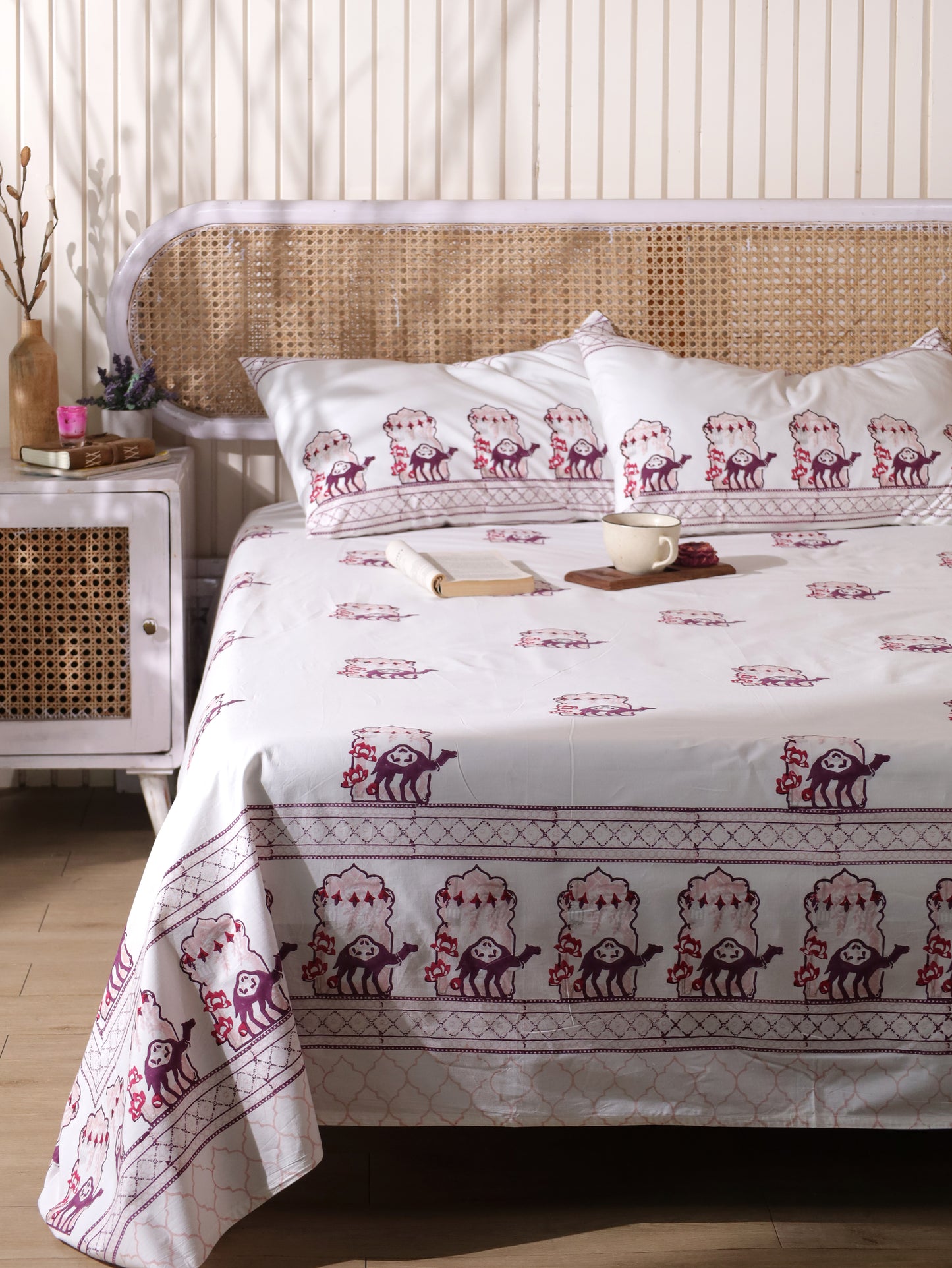 Lilac and maroon jharokha motif bedsheet set