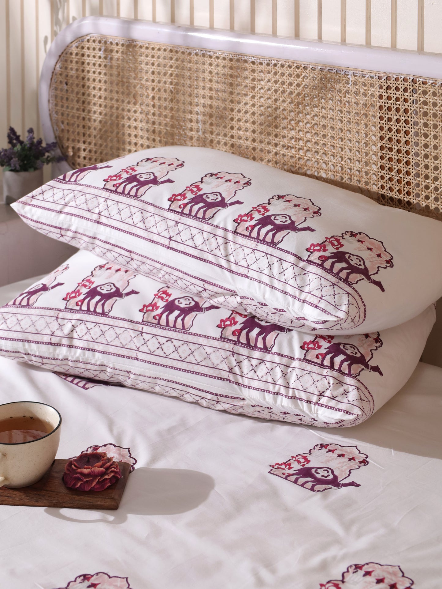 Lilac and maroon jharokha motif bedsheet set