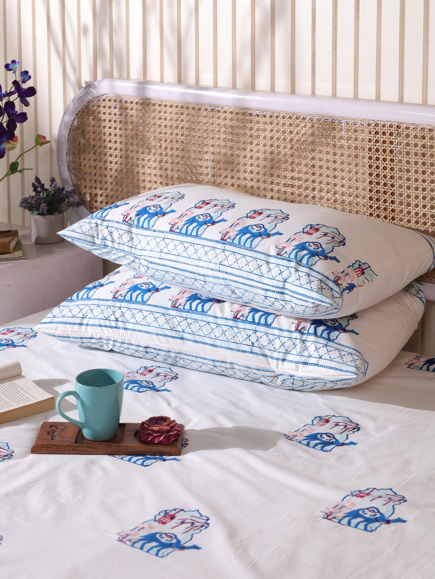 Blue and peach jharokha motif bedsheet set