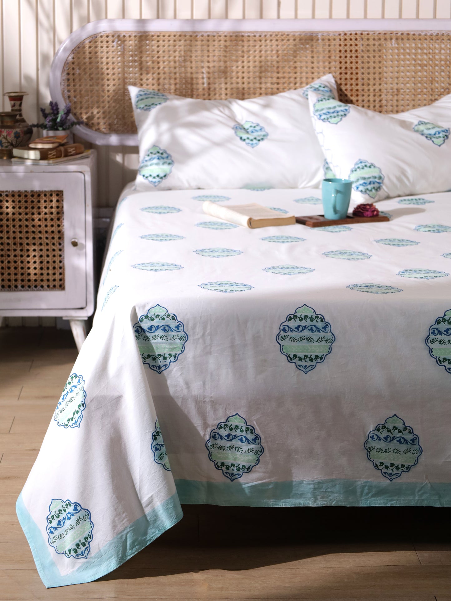 Blue and green heera jaal motif bedsheet set