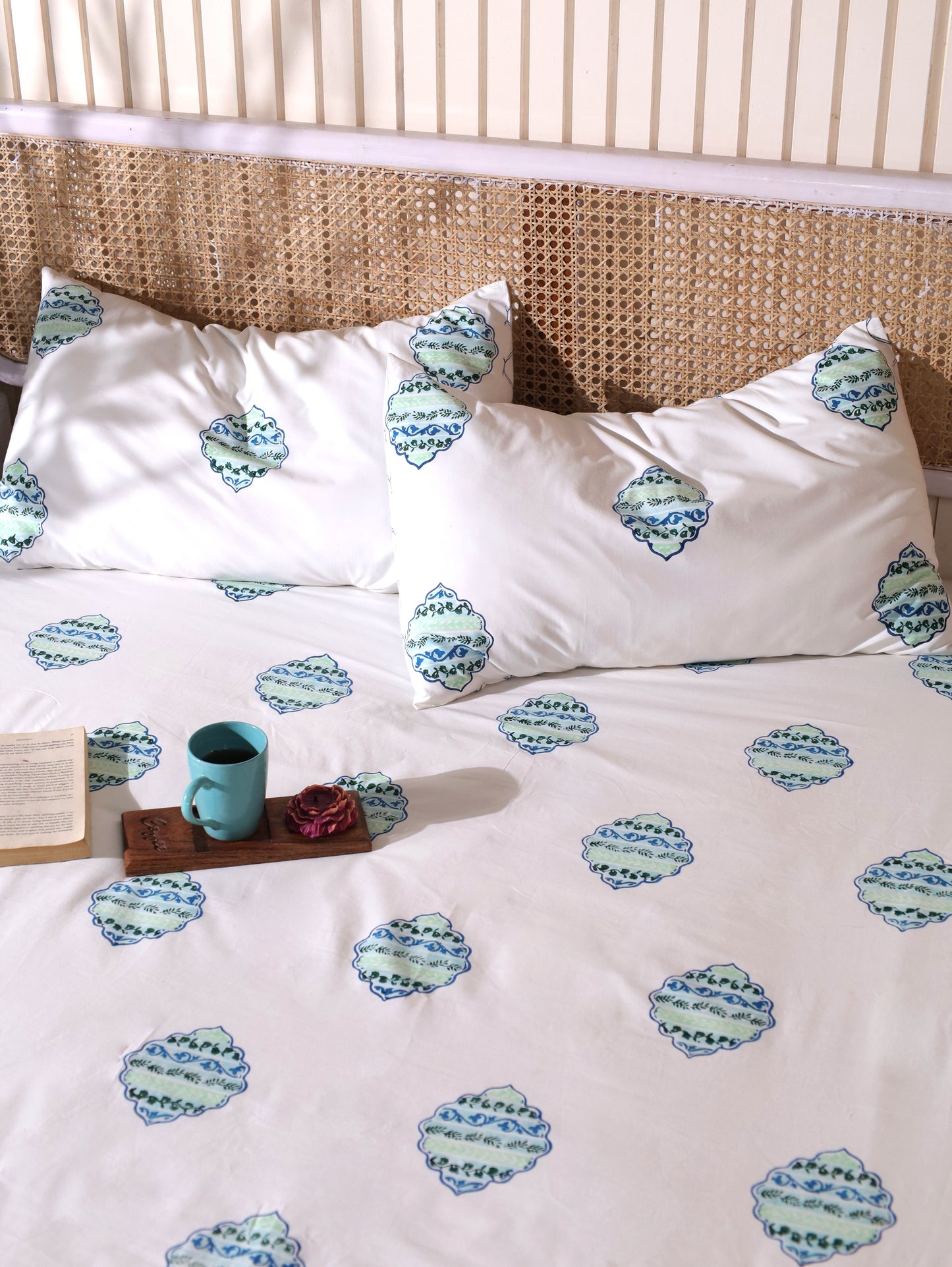 Blue and green heera jaal motif bedsheet set