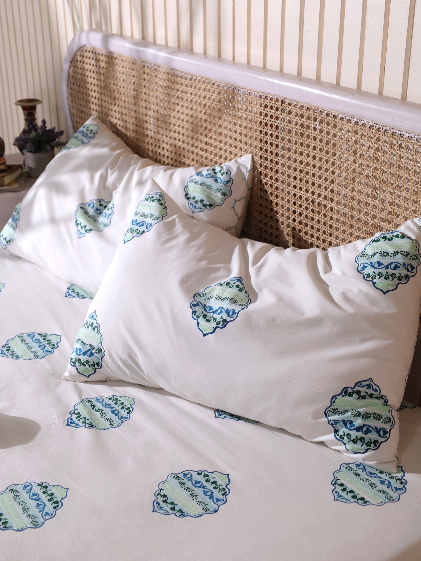 Blue and green heera jaal motif bedsheet set