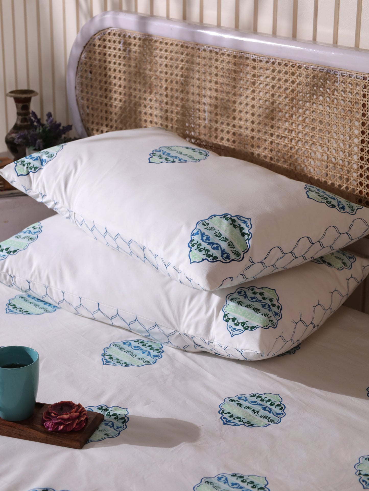 Blue and green heera jaal motif bedsheet set