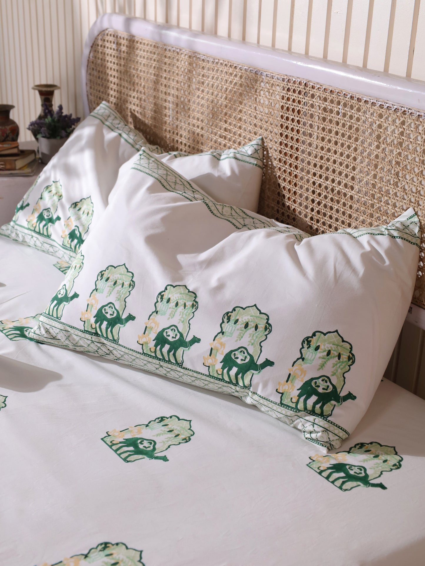 Green and yellow jharokha motif bedsheet set