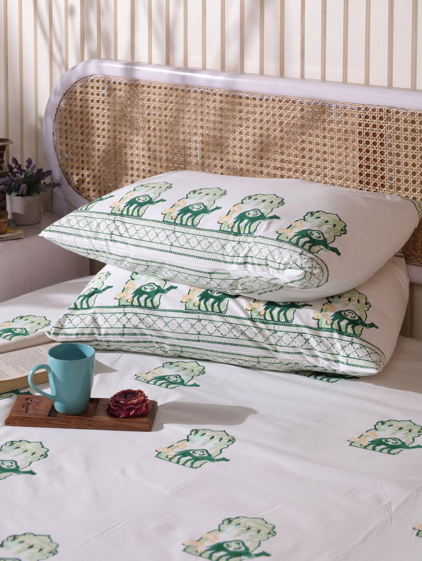 Green and yellow jharokha motif bedsheet set