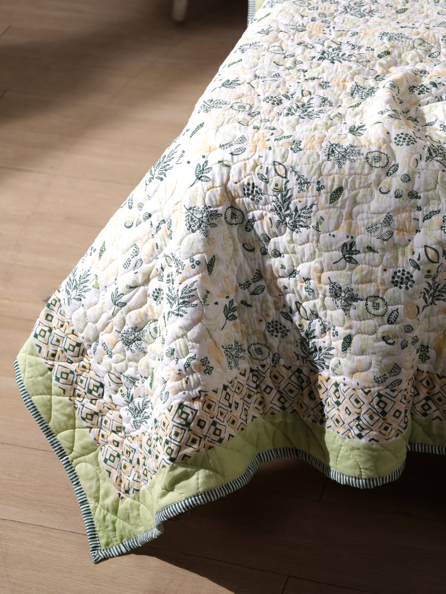 Green parrot and yellow teen anaar mulmul quilt (abstract jaal)