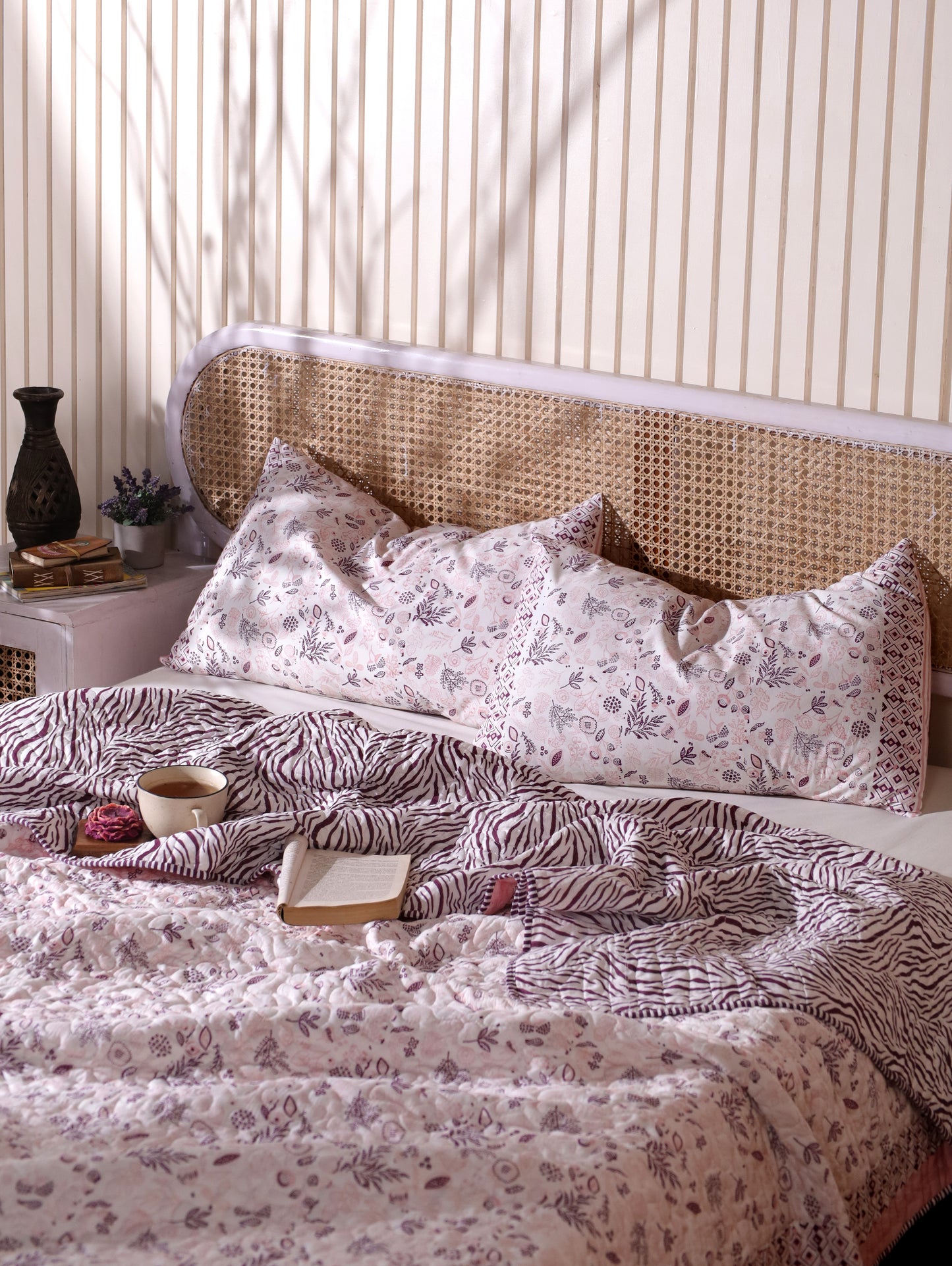 Lilac and pink teen anaar mulmul quilt (abstract jaal)