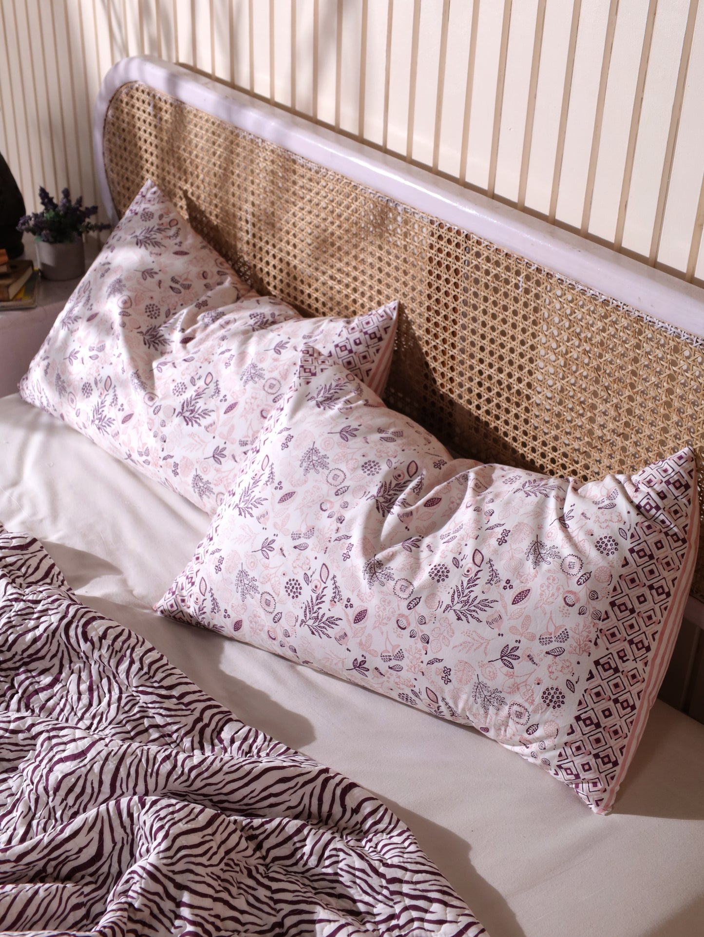 Lilac and pink teen anaar mulmul quilt (abstract jaal)