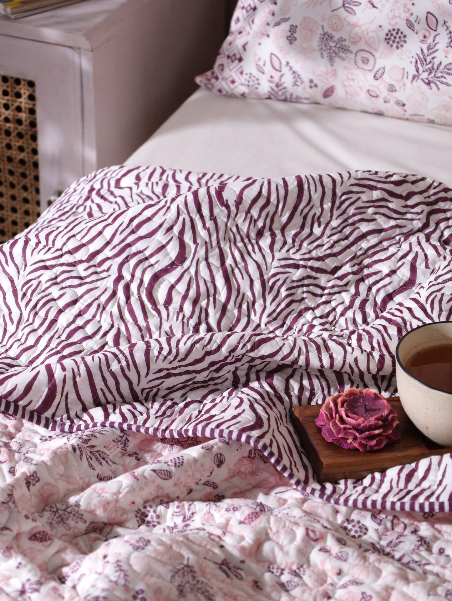 Lilac and pink teen anaar mulmul quilt (abstract jaal)