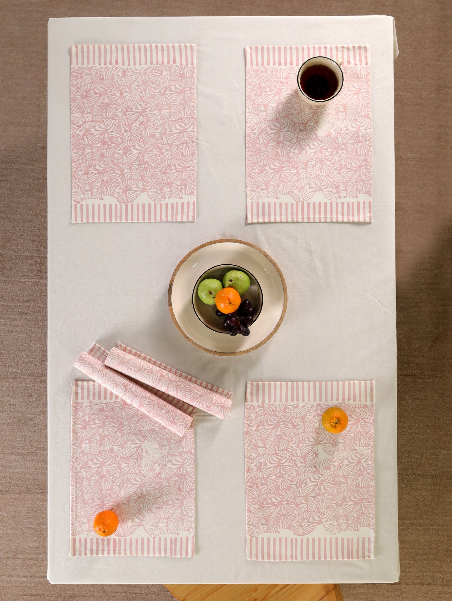 Peach small lines table mat