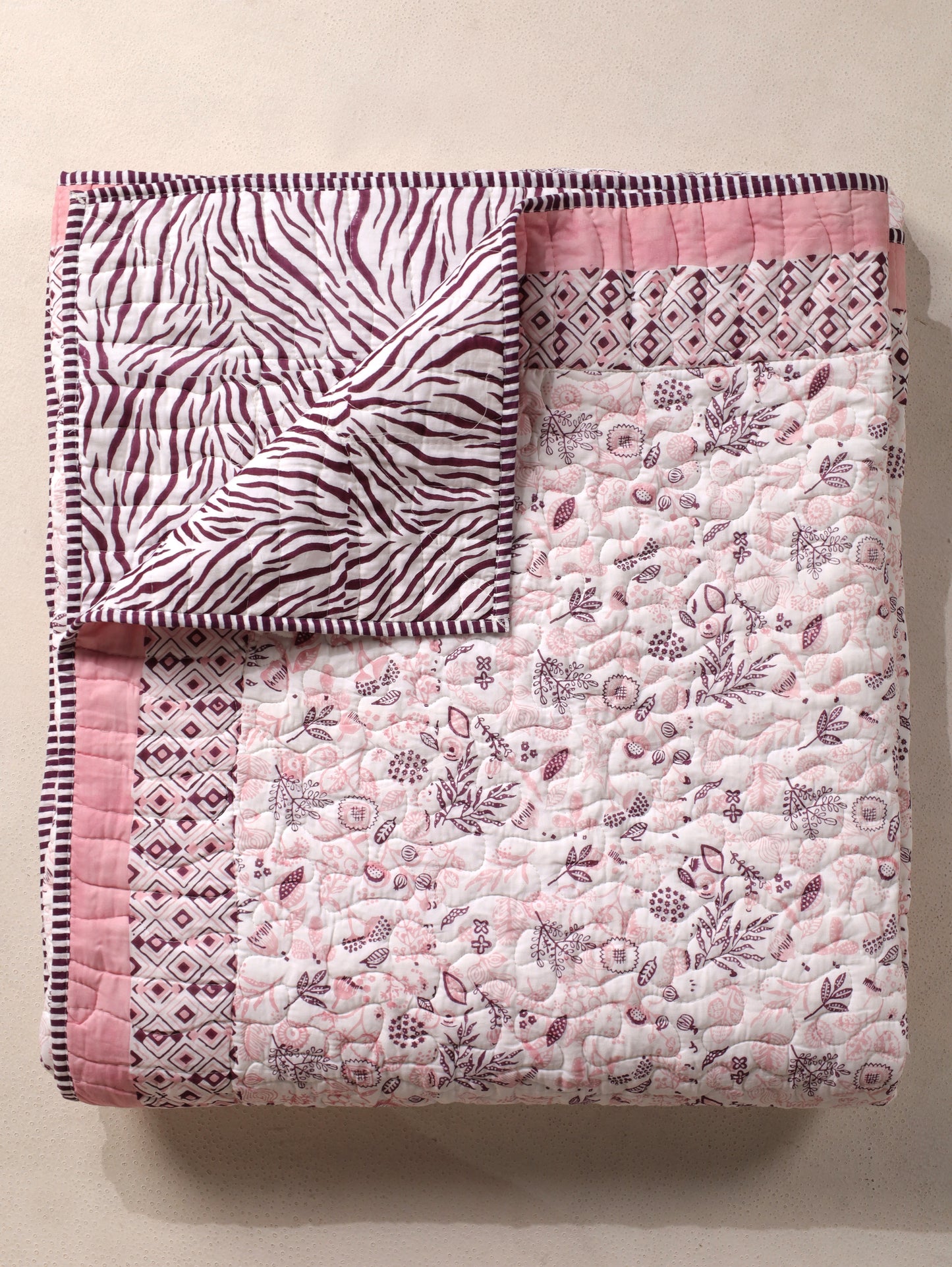 Lilac and pink teen anaar mulmul quilt (abstract jaal)