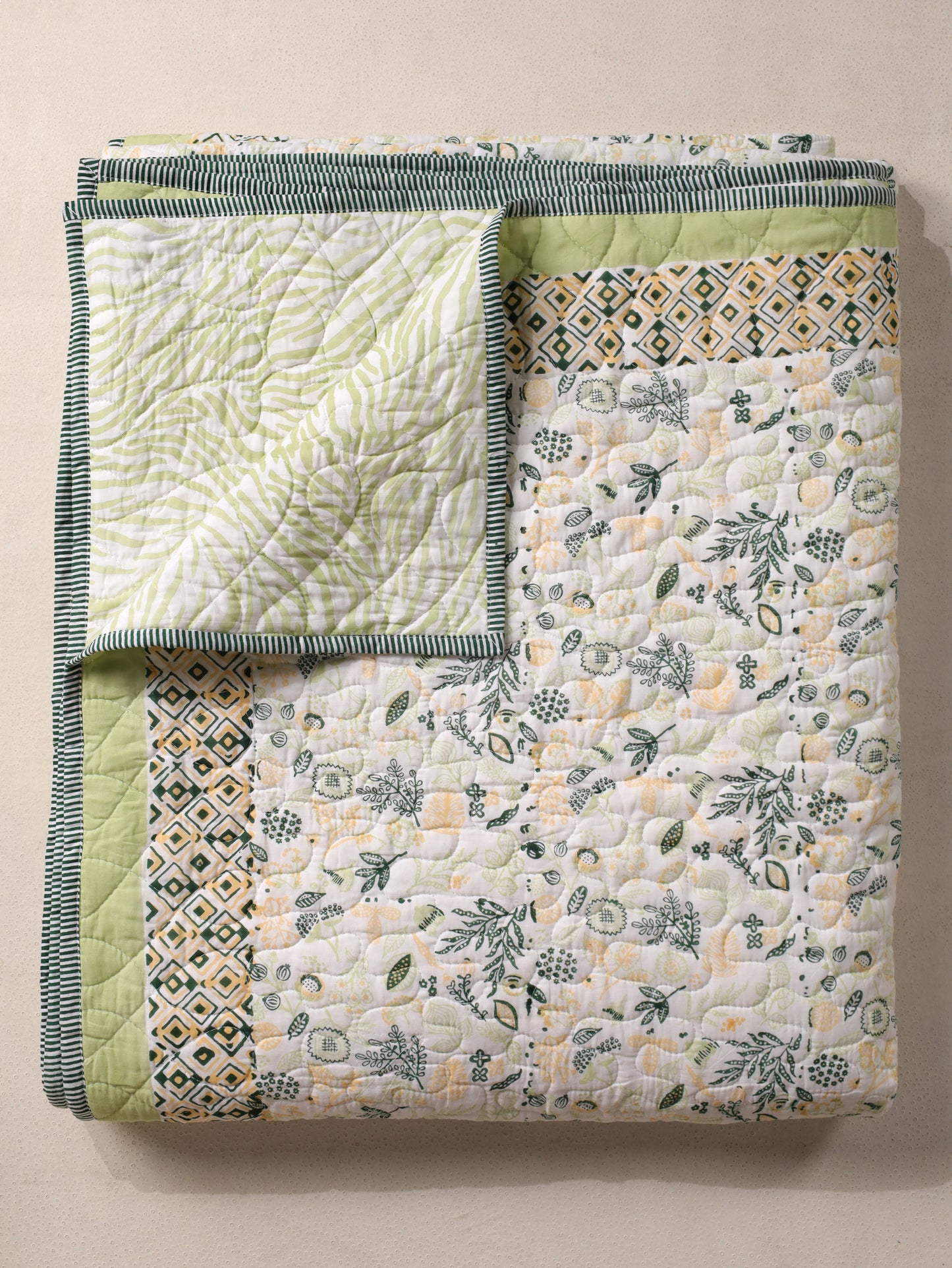 Green parrot and yellow teen anaar mulmul quilt (abstract jaal)