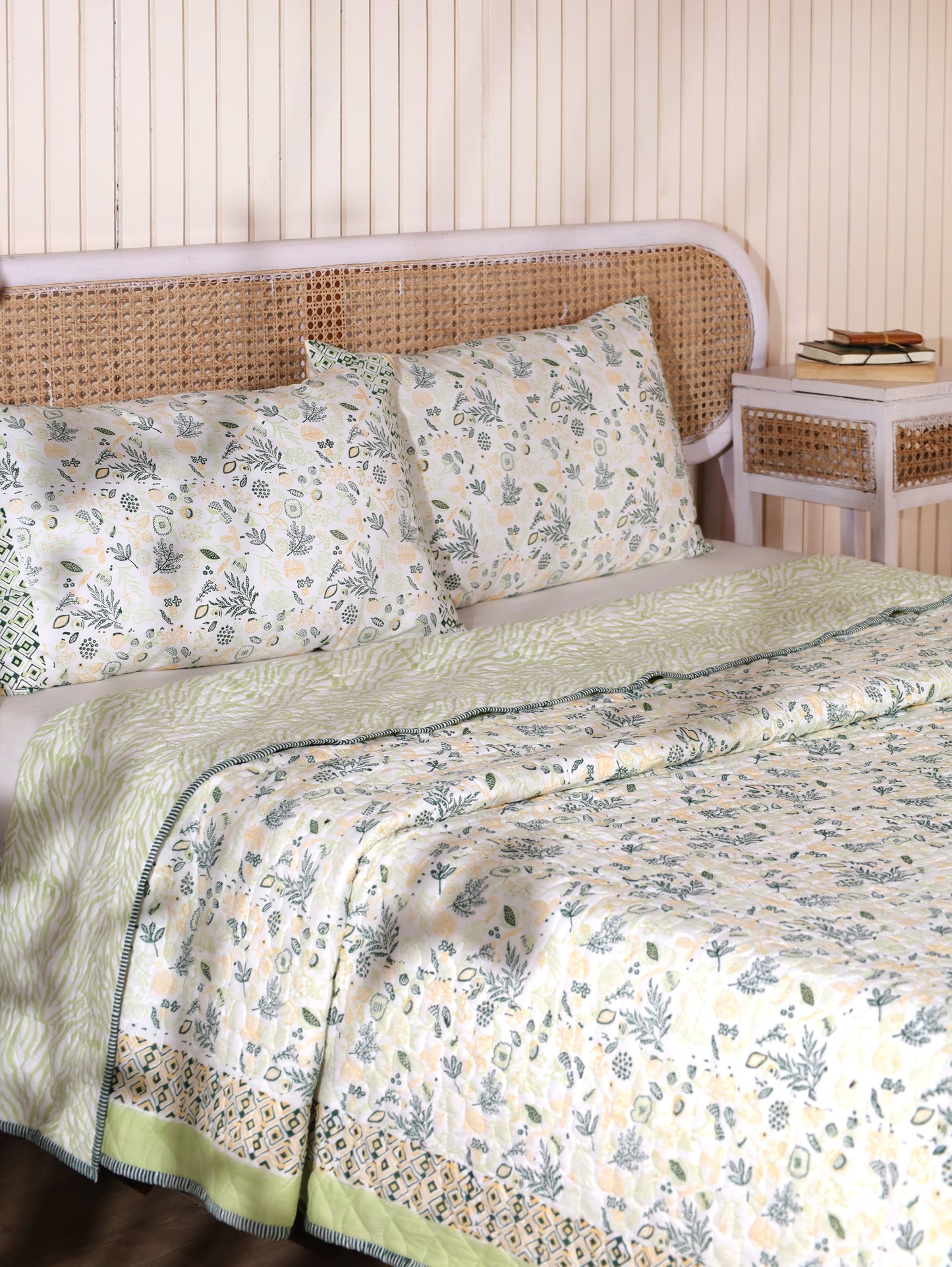 Green parrot and yellow teen anaar mulmul quilt (abstract jaal)