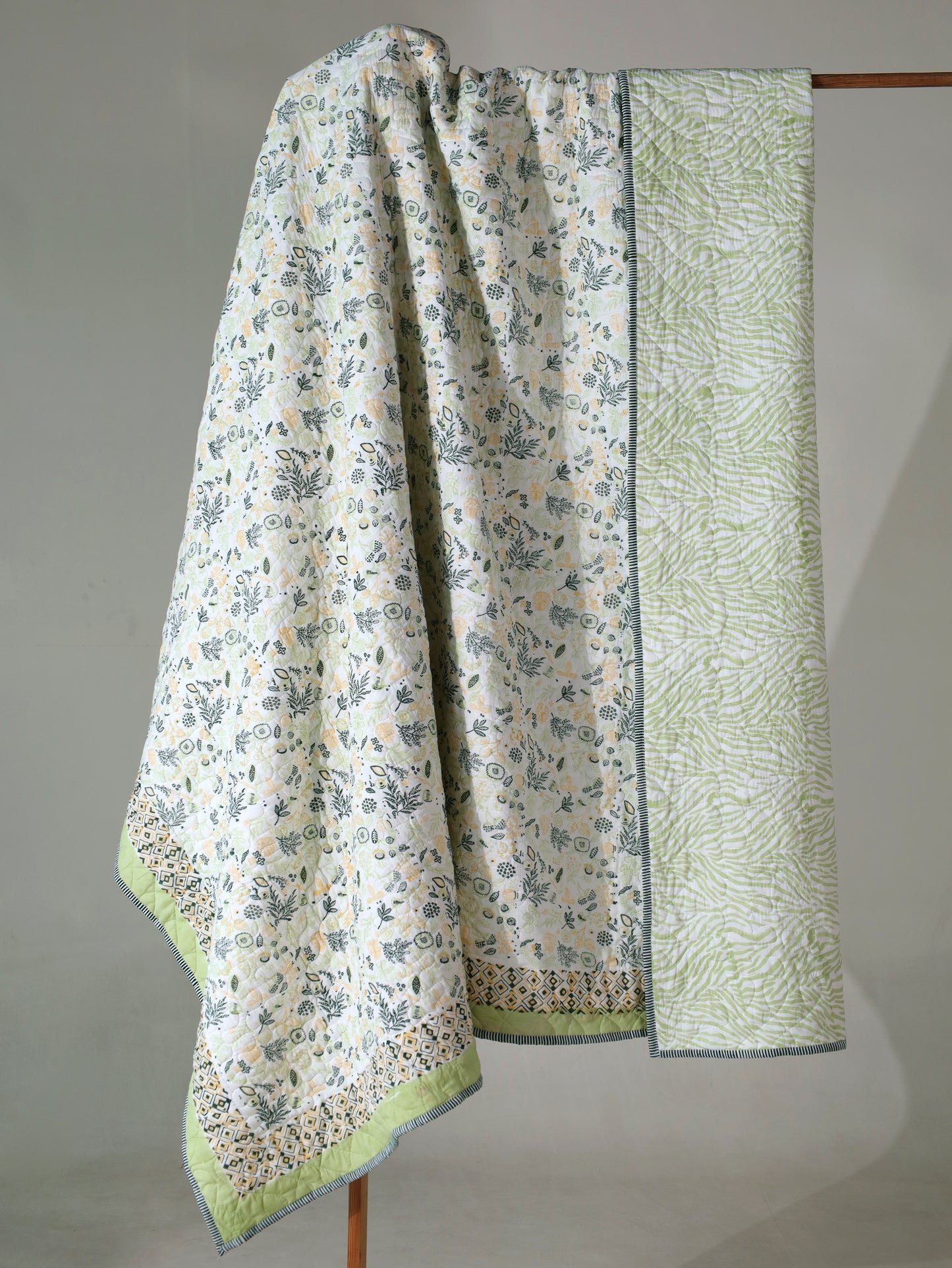 Green parrot and yellow teen anaar mulmul quilt (abstract jaal)