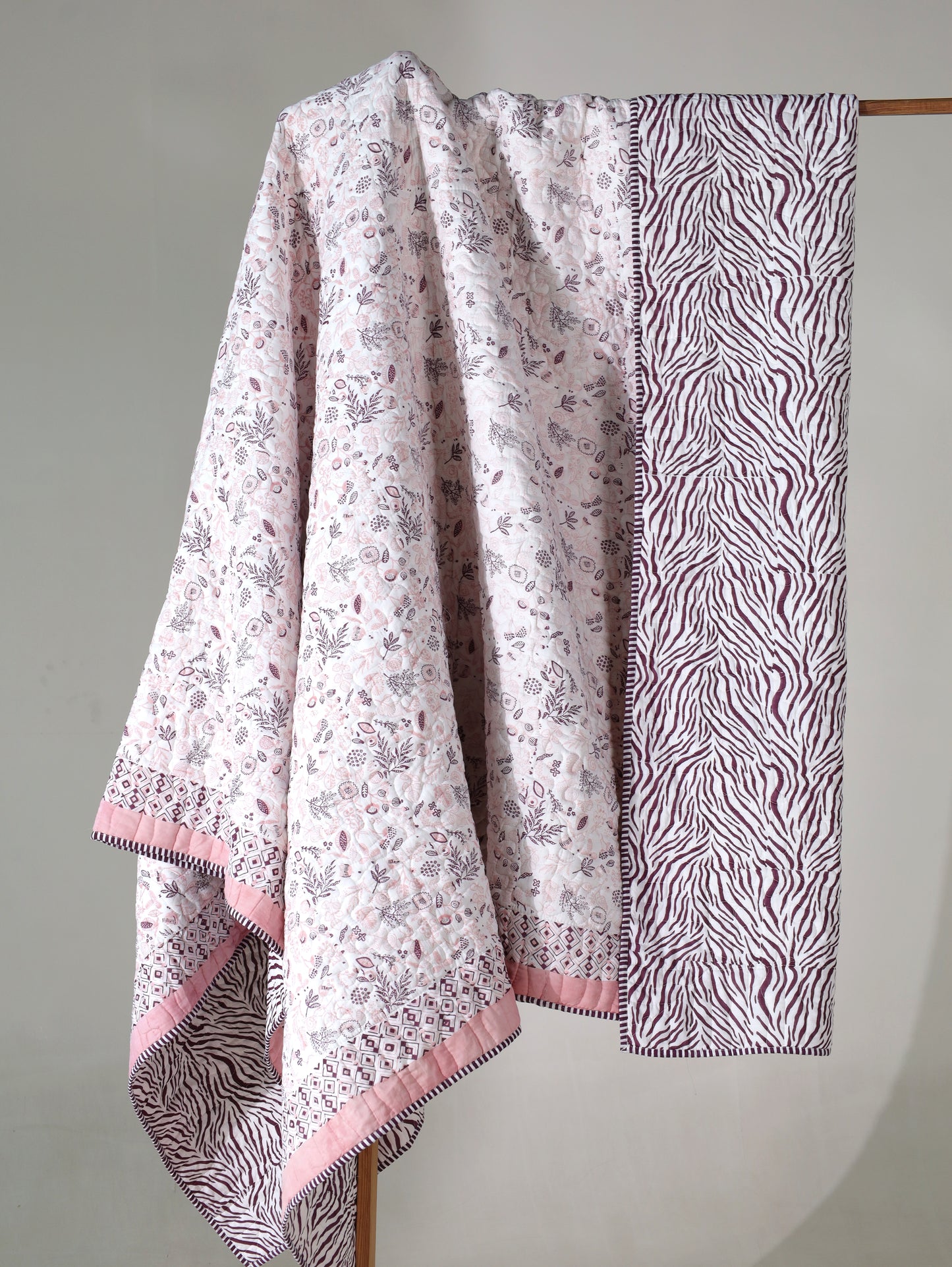 Lilac and pink teen anaar mulmul quilt (abstract jaal)
