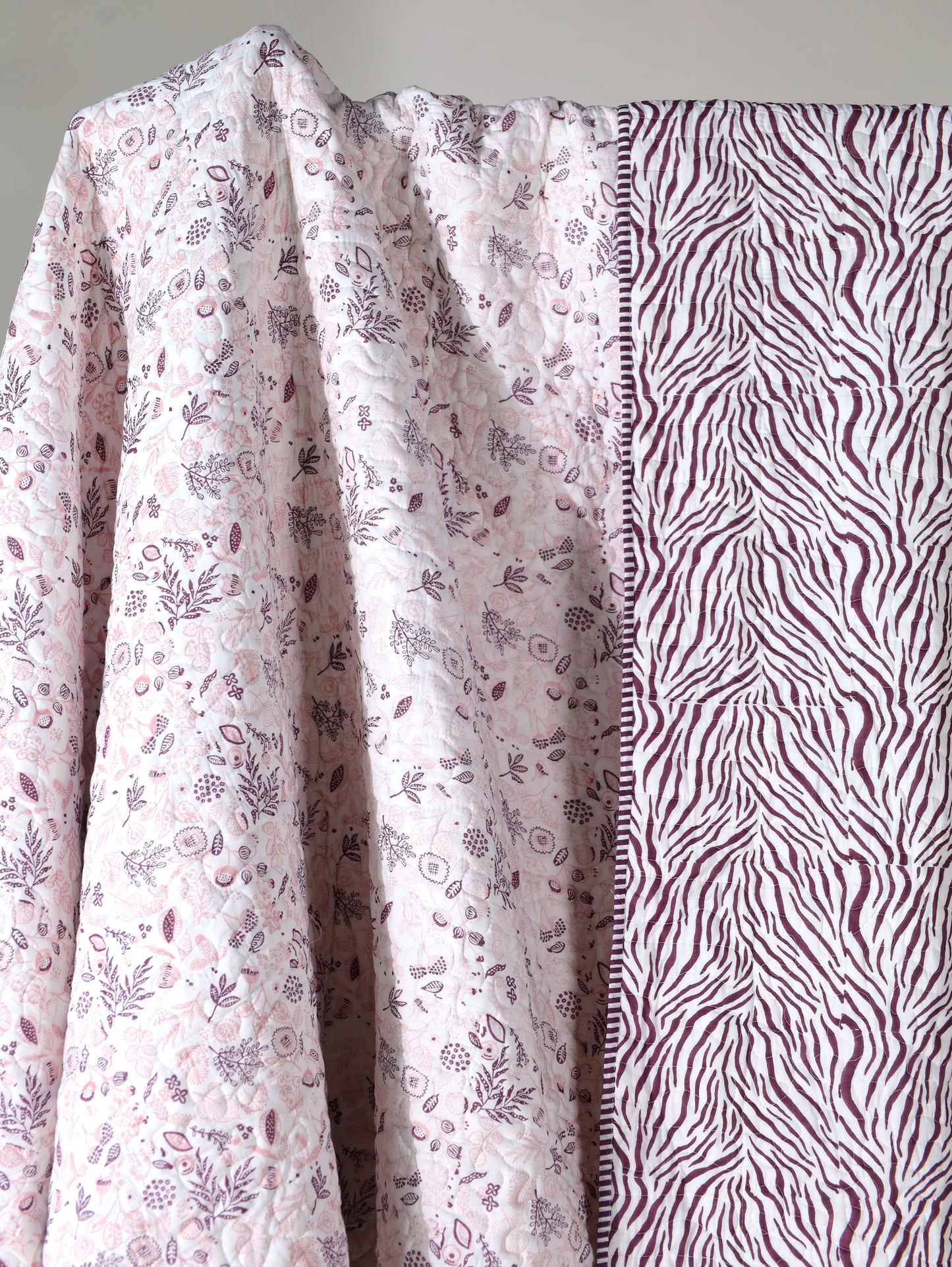 Lilac and pink teen anaar mulmul quilt (abstract jaal)