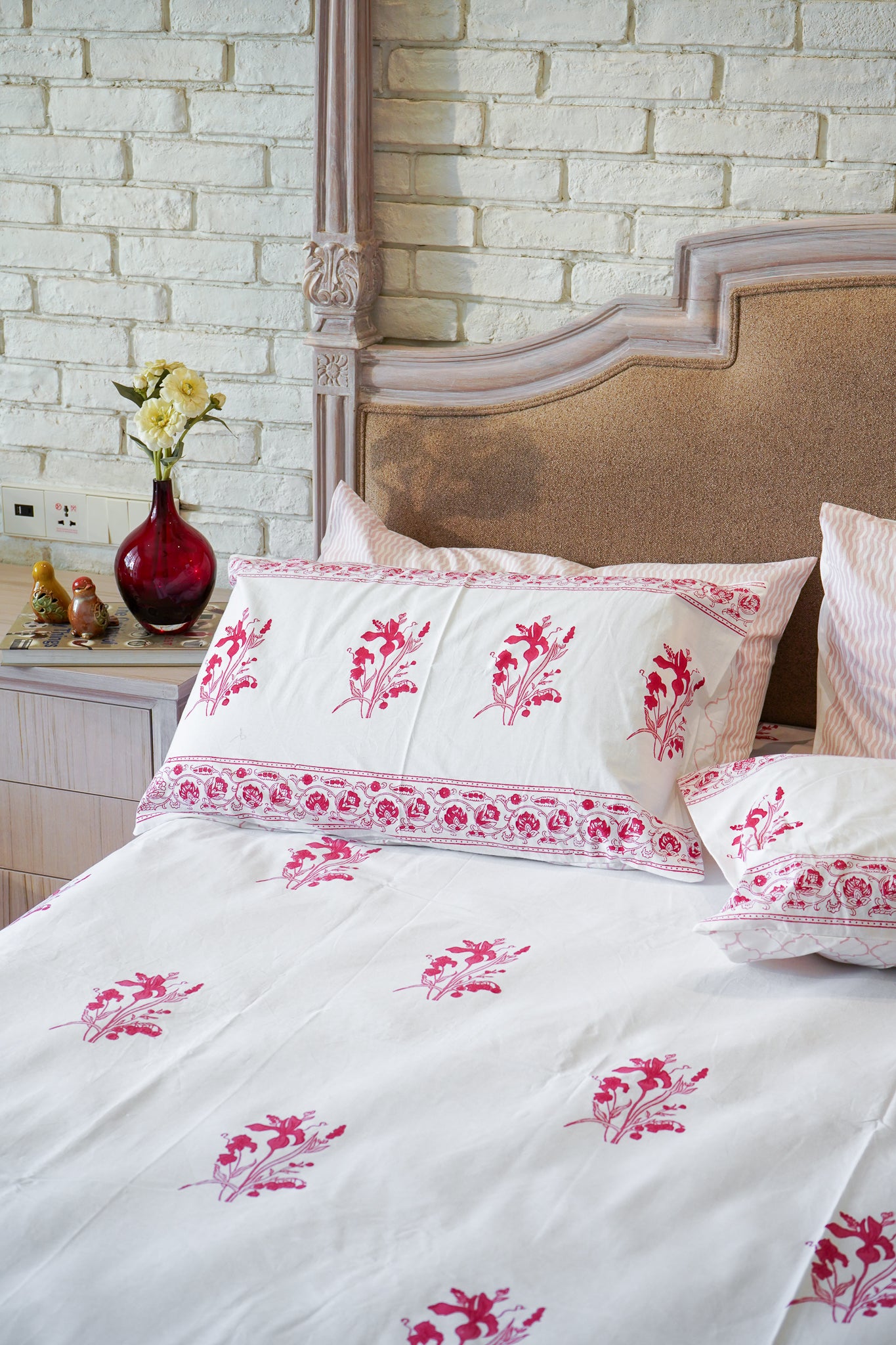 Red and peach ek phool bedsheet set