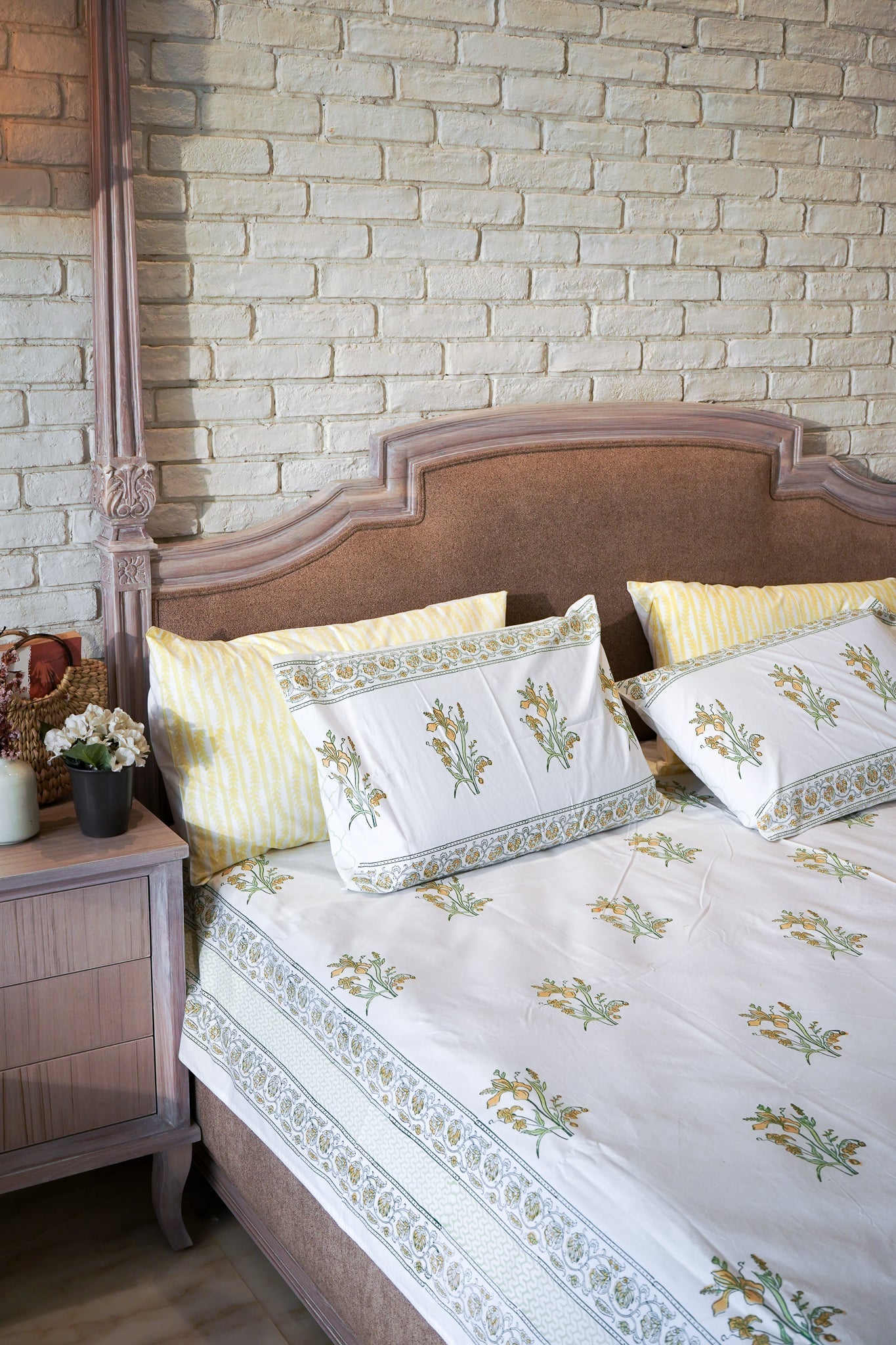 Green parrot and yellow ek phool fitted bedsheet set