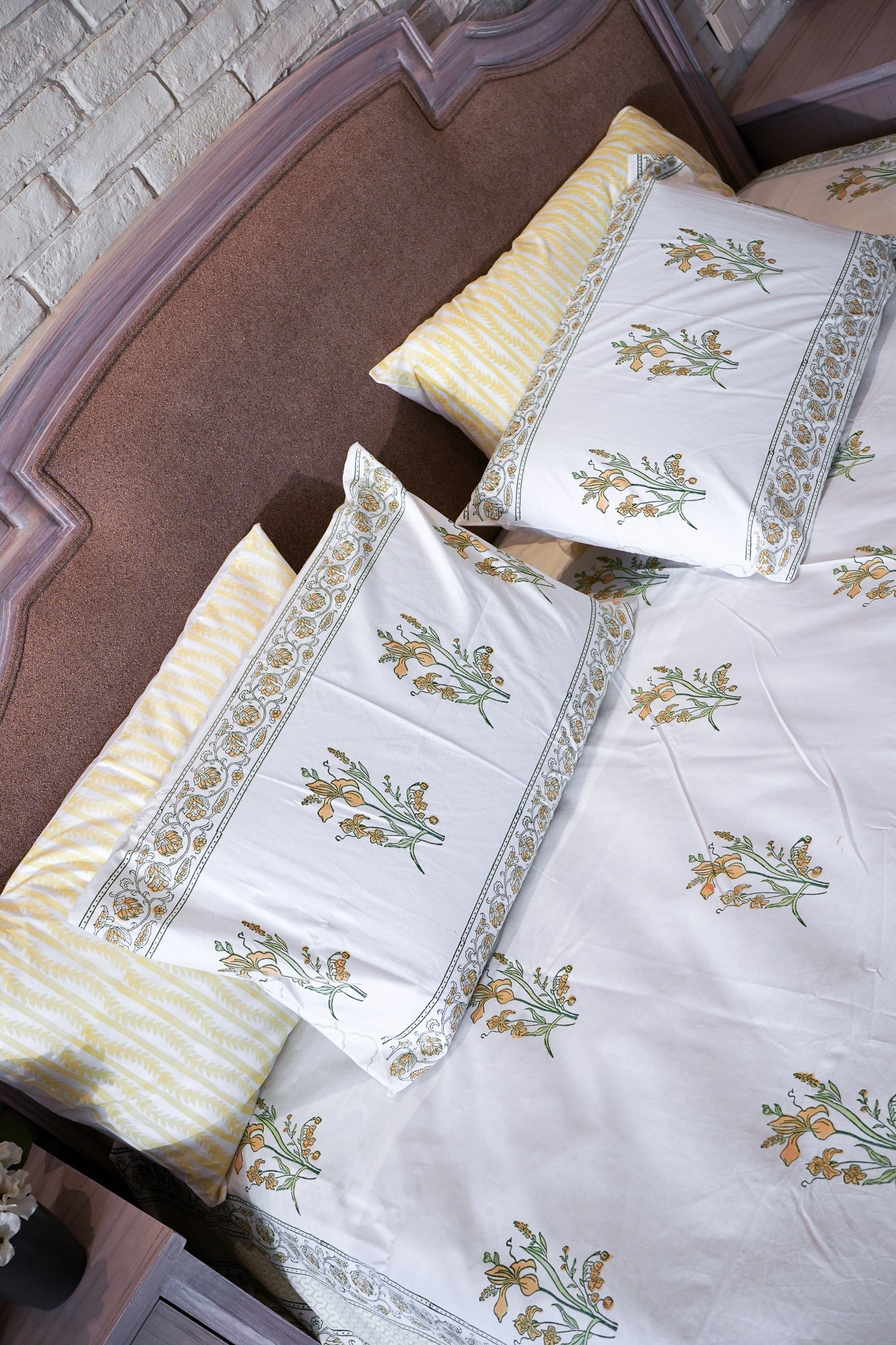 Green parrot and yellow ek phool fitted bedsheet set