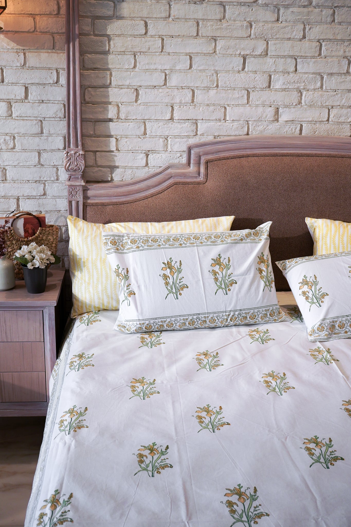 Green parrot and yellow ek phool fitted bedsheet set