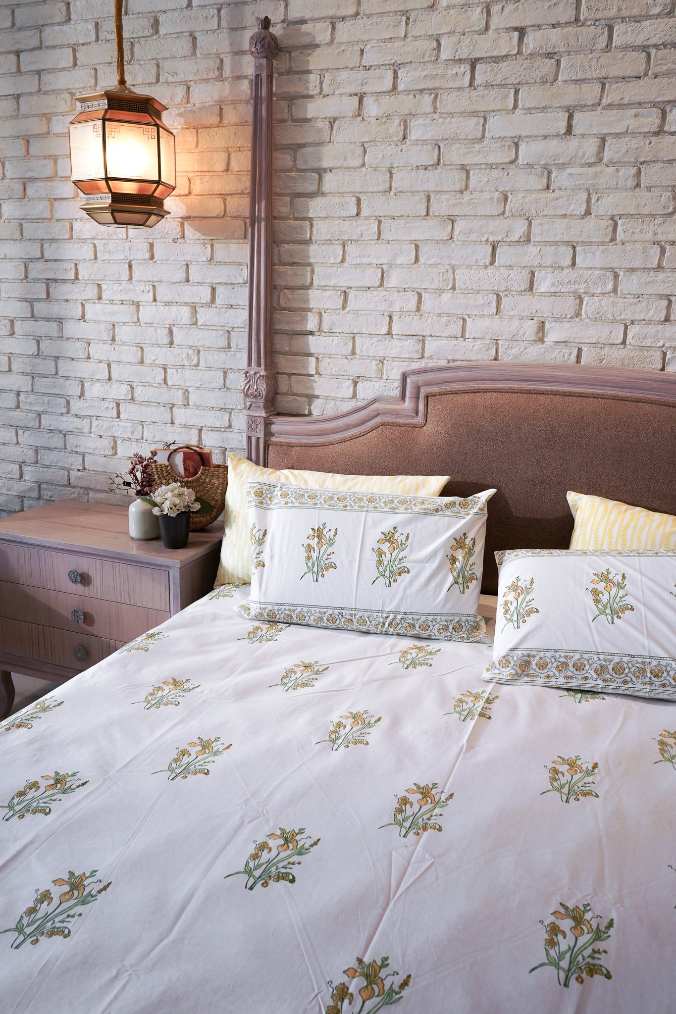 Green parrot and yellow ek phool fitted bedsheet set