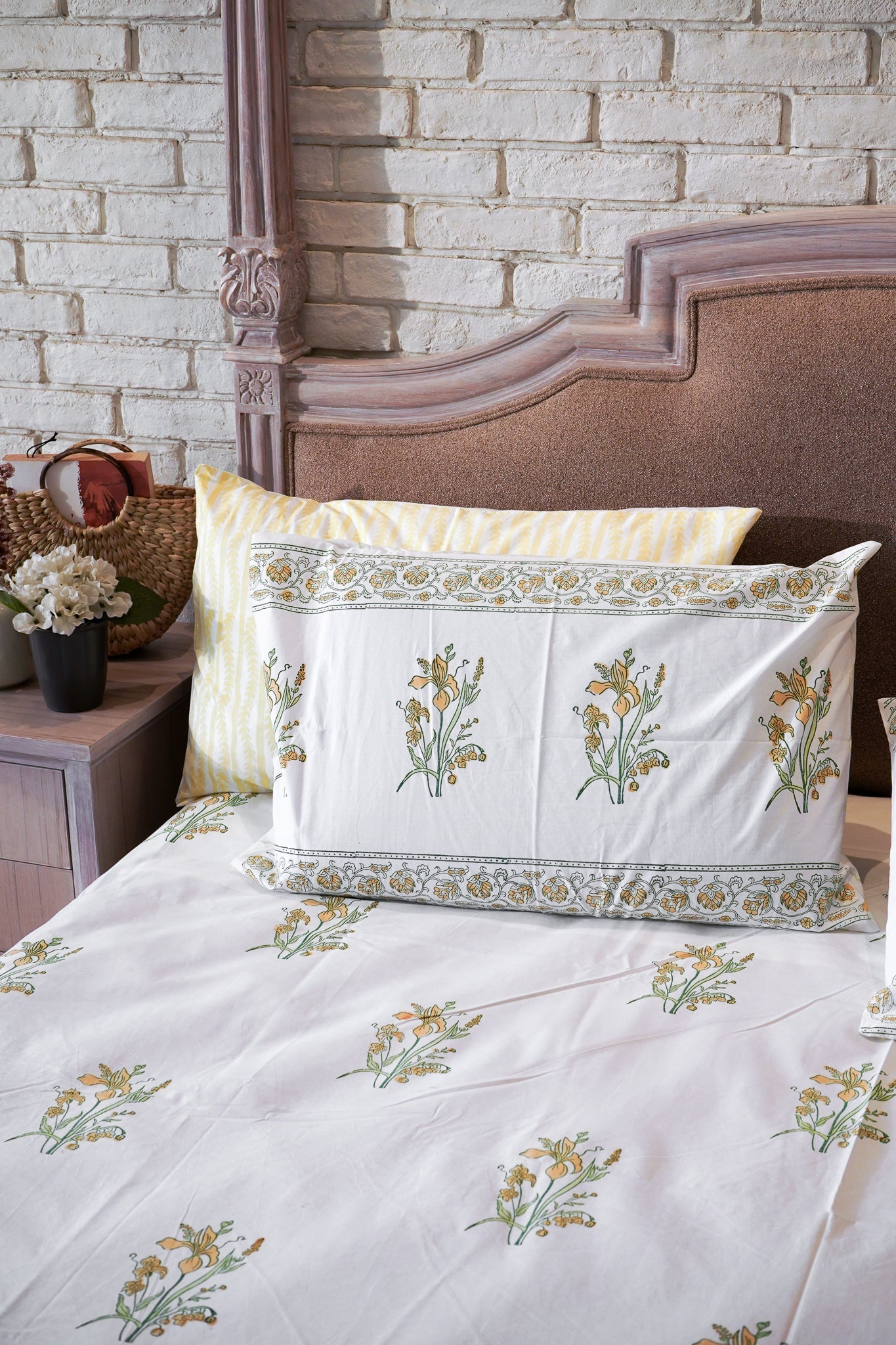 Green parrot and yellow ek phool fitted bedsheet set