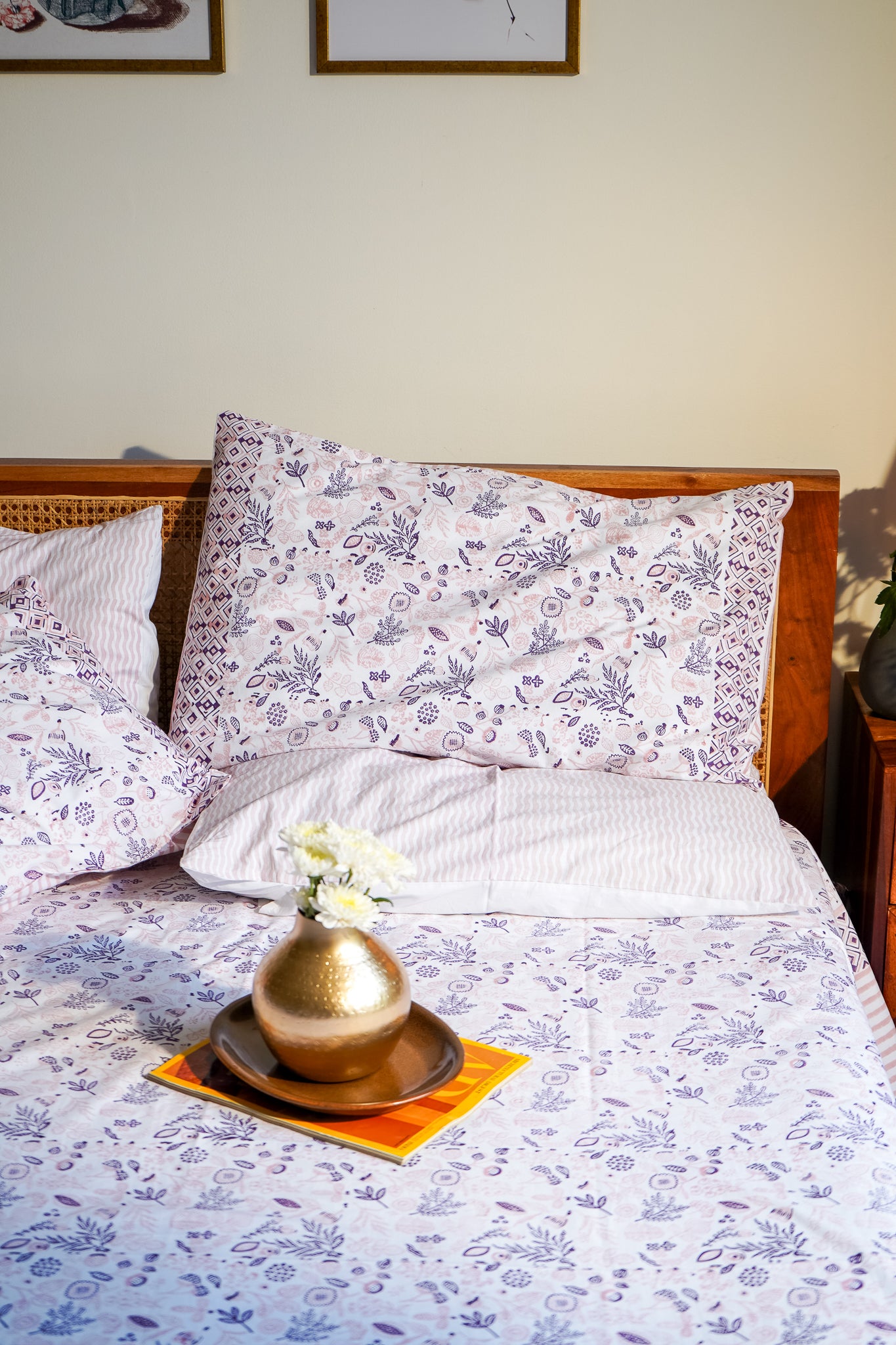 Lilac and pink teen anaar bedsheet set (abstract jaal)