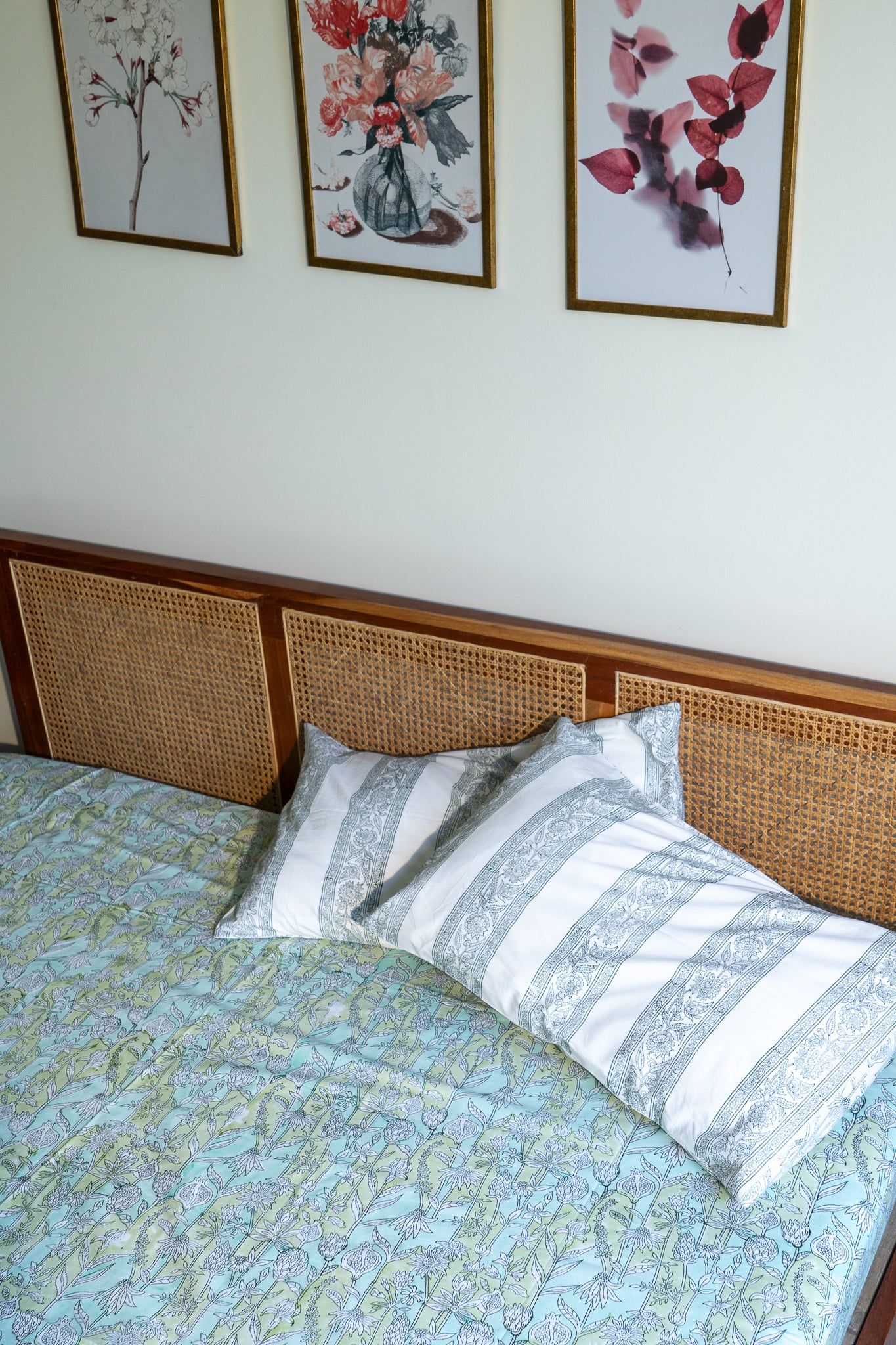 Parrot and sea green gadh jaal bedsheet set