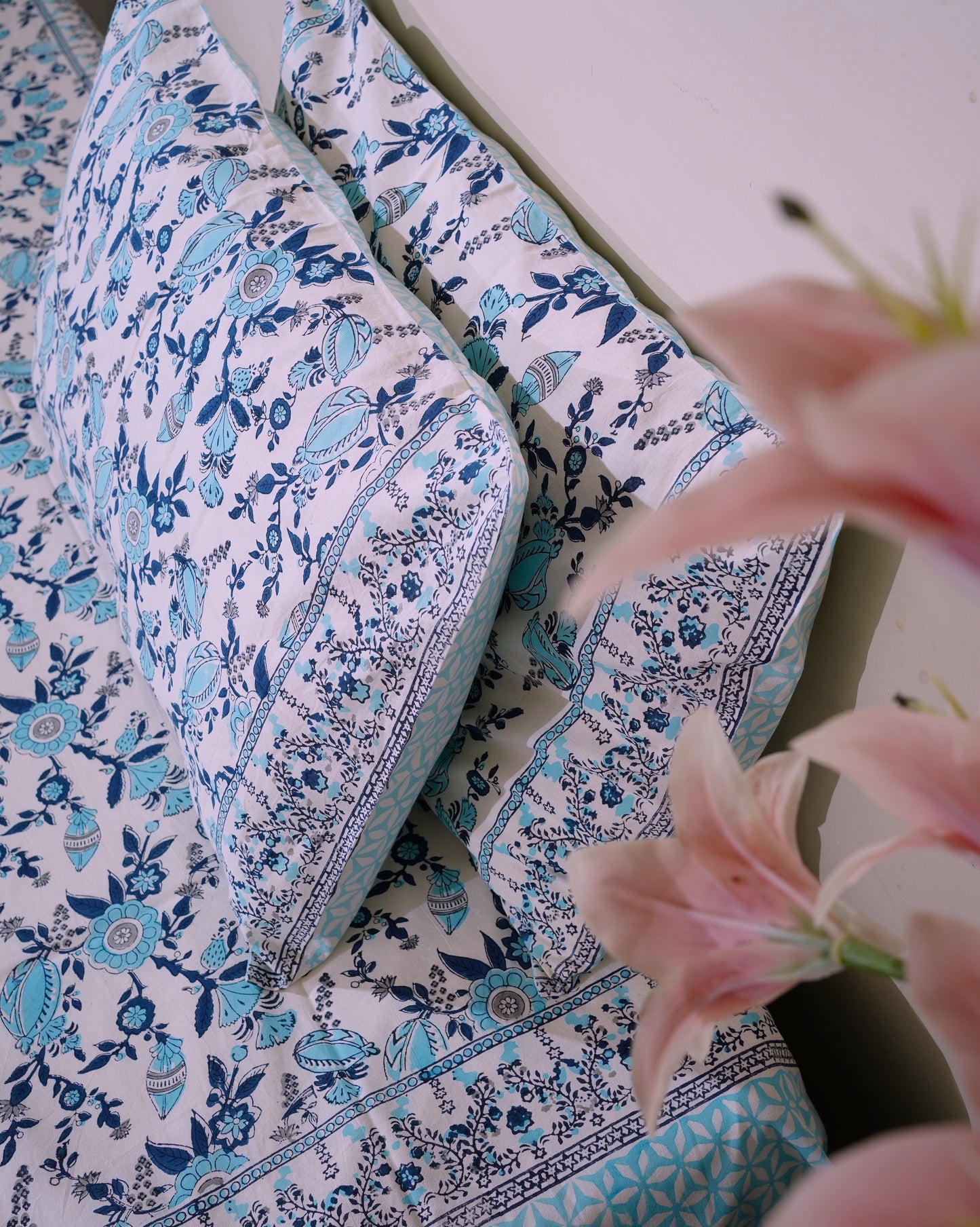 Blue and grey phal aur phool bedsheet set