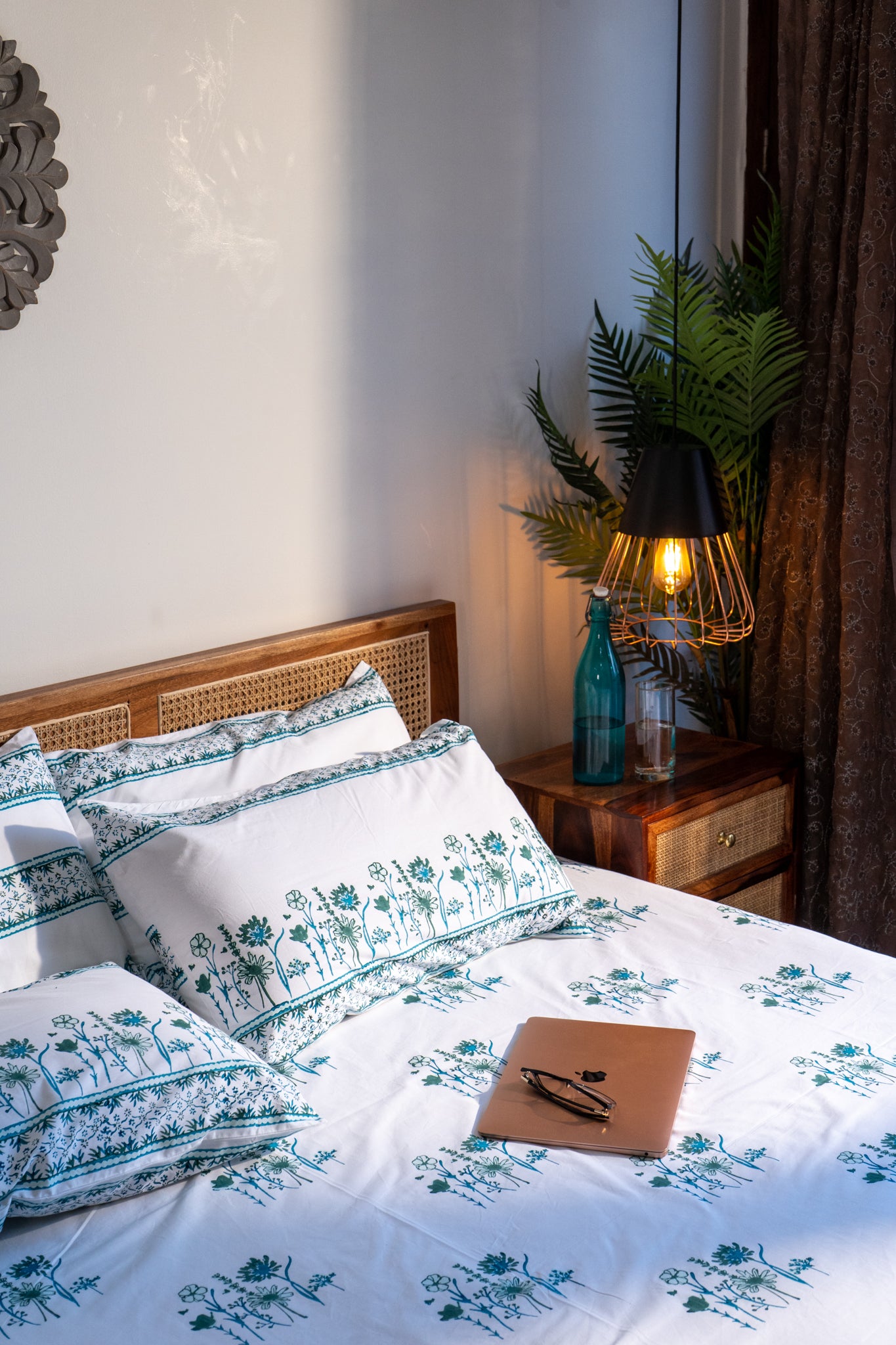 Green blue and aqua blooming flowers bedsheet set