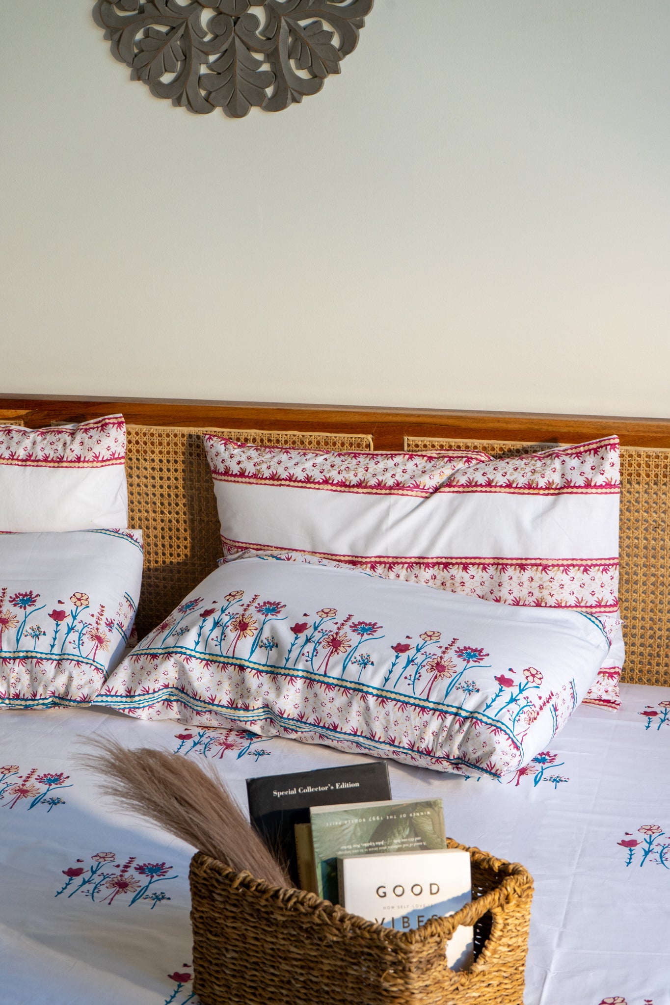 Magenta yellow and blue blooming flowers bedsheet set