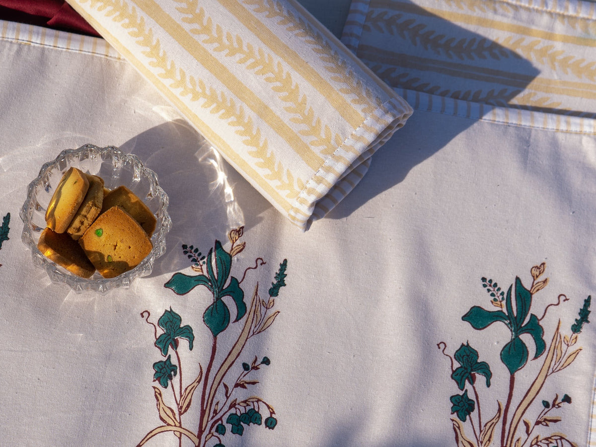 Green yellow ek phool table/tray mat