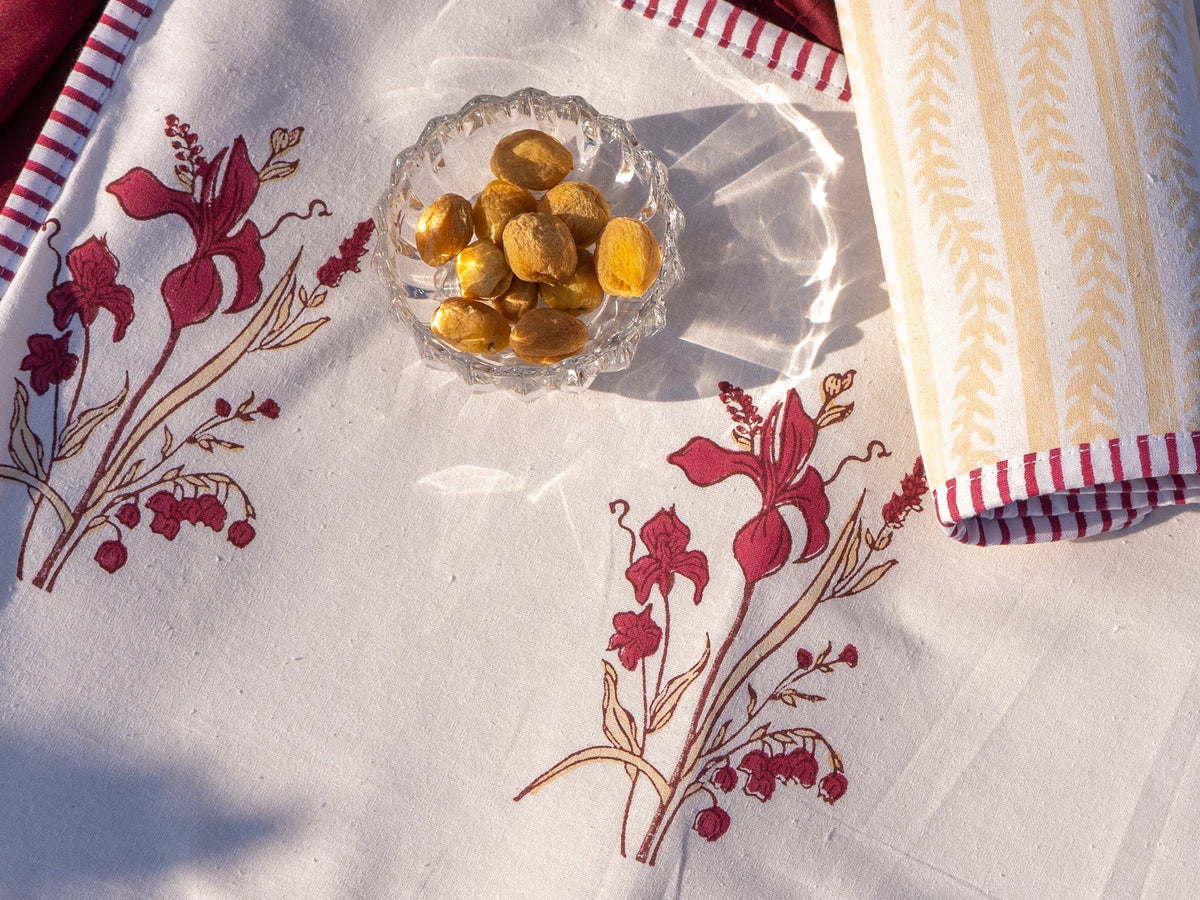 Magenta yellow ek phool table/tray mat