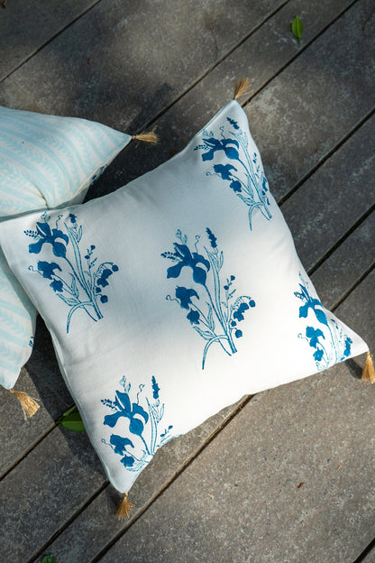 Dark and light blue ek phool cushion cover