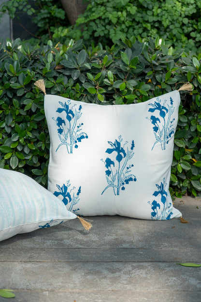 Dark and light blue ek phool cushion cover