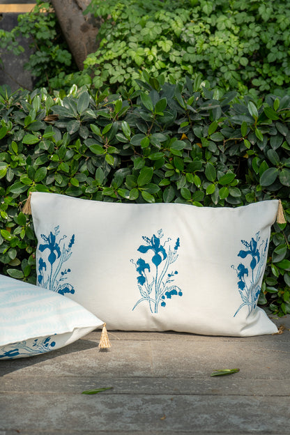 Dark and light blue ek phool cushion cover