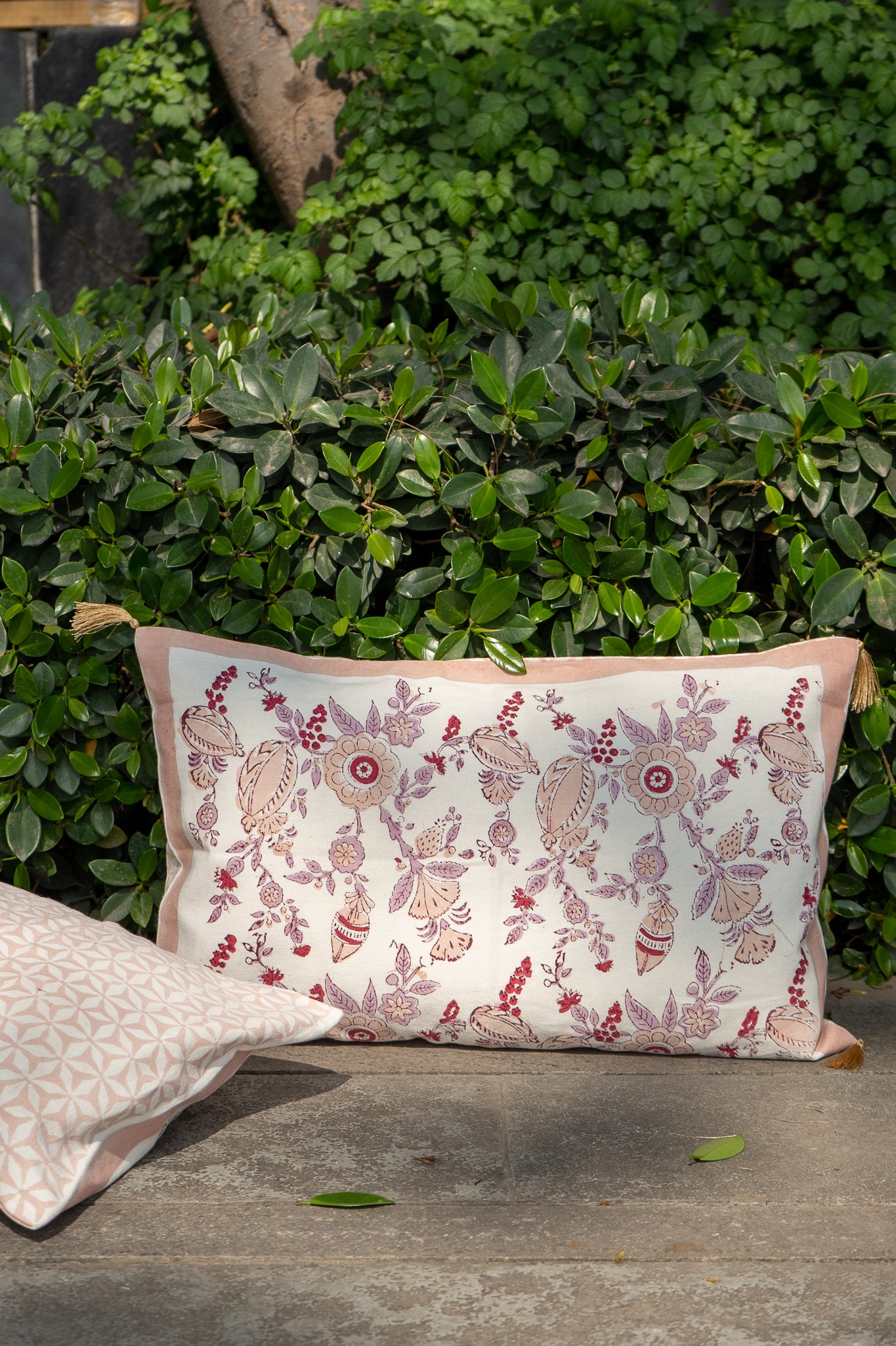 Lilac and maroon phal aur phool cushion cover