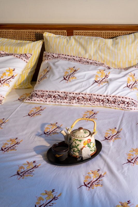 Yellow and maroon ek phool single bedsheet set
