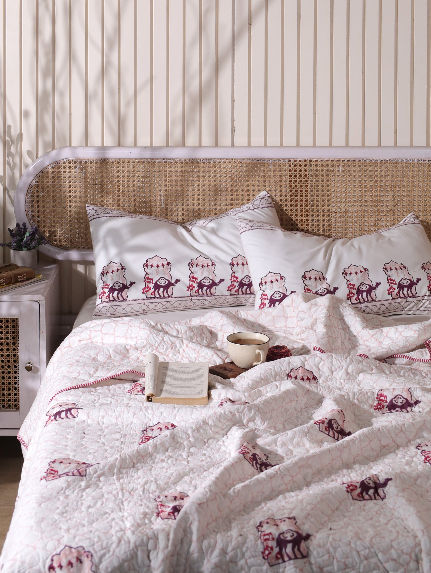 Lilac and maroon jharokha motif mulmul quilt