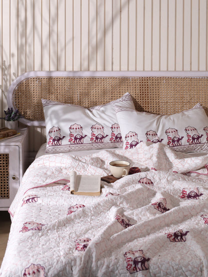 Lilac and maroon jharokha motif mulmul quilt