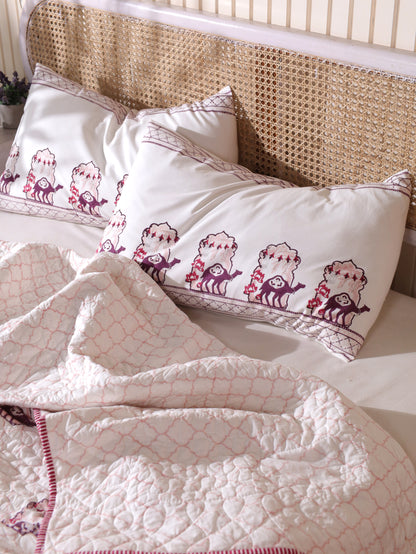 Lilac and maroon jharokha motif mulmul quilt