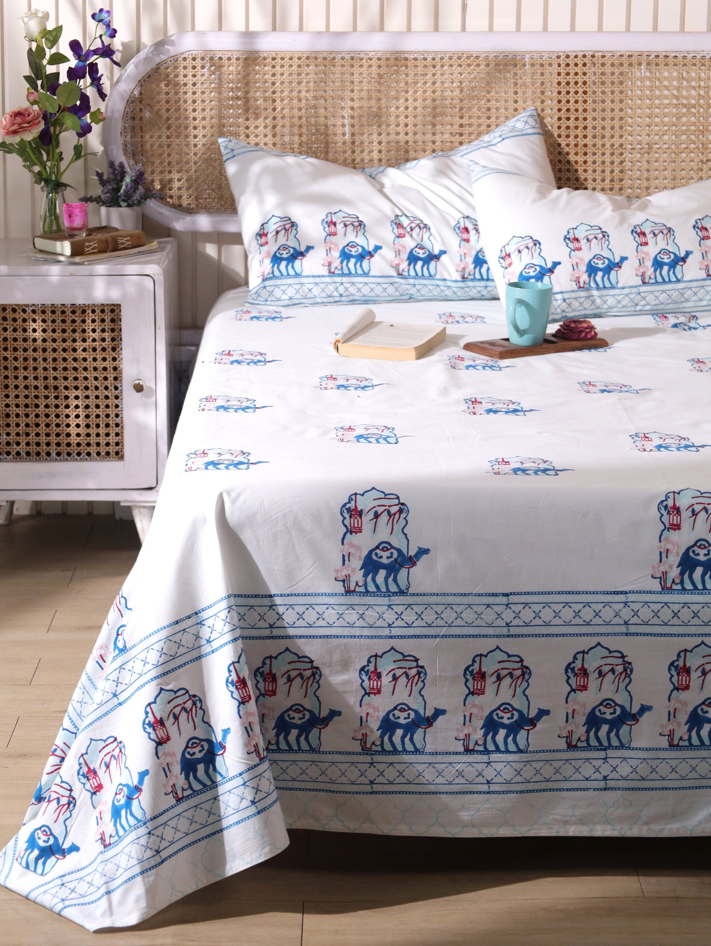 Blue and peach jharokha motif fitted bedsheet set