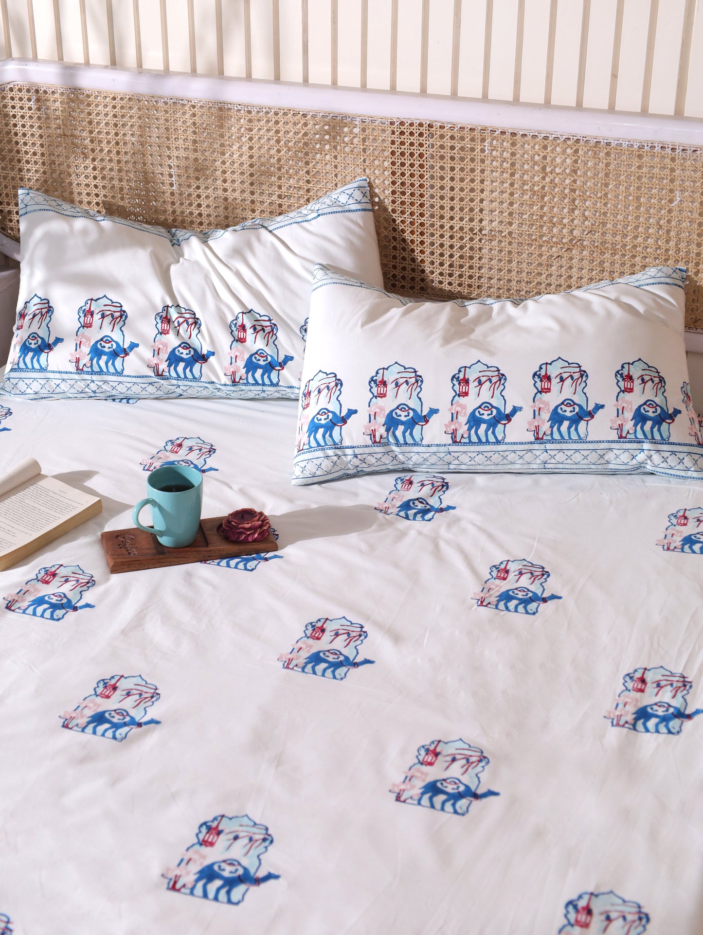 Blue and peach jharokha motif fitted bedsheet set